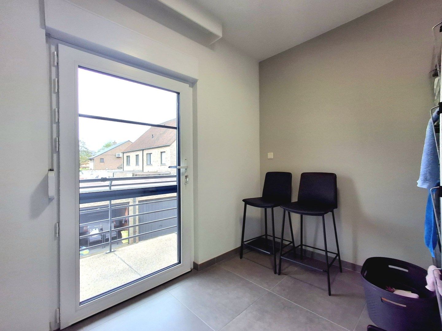 INSTAPKLAAR APPARTEMENT MET RUIME GARAGE IN HARTJE RUISELEDE foto 9