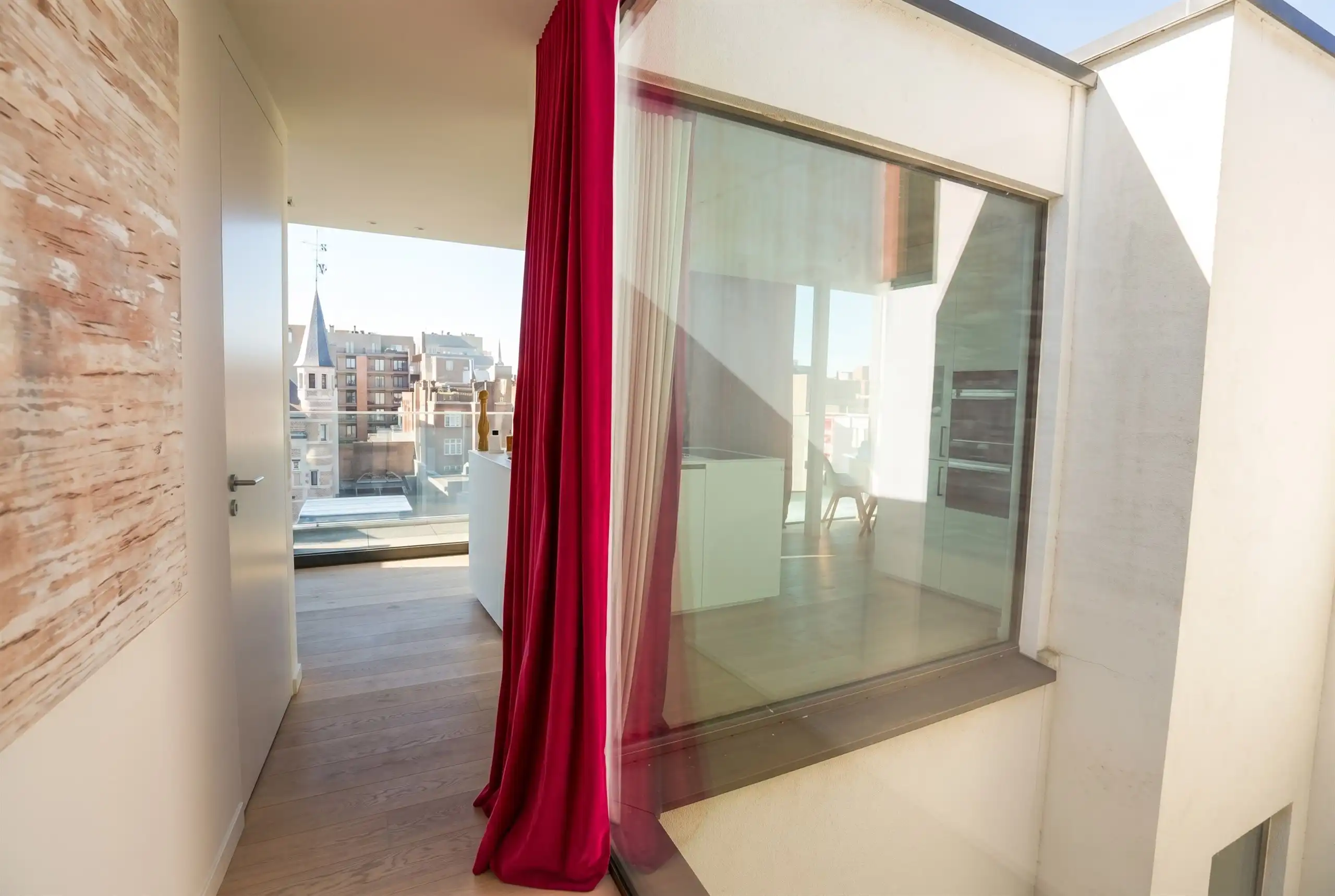 Dak appartement met skylinezicht en groot zonnig terras!  foto 12