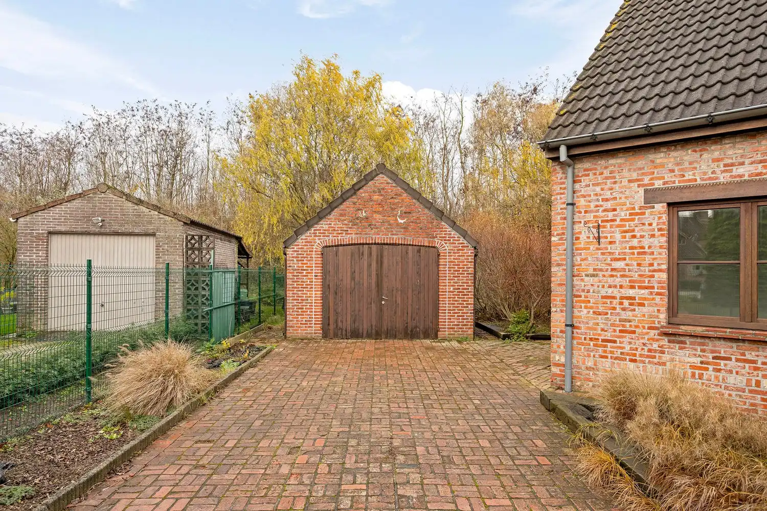 Ruime halfopen gezinswoning met 4 slaapkamers, garage en tuin gelegen in een residentiële straat te Drongen foto 21