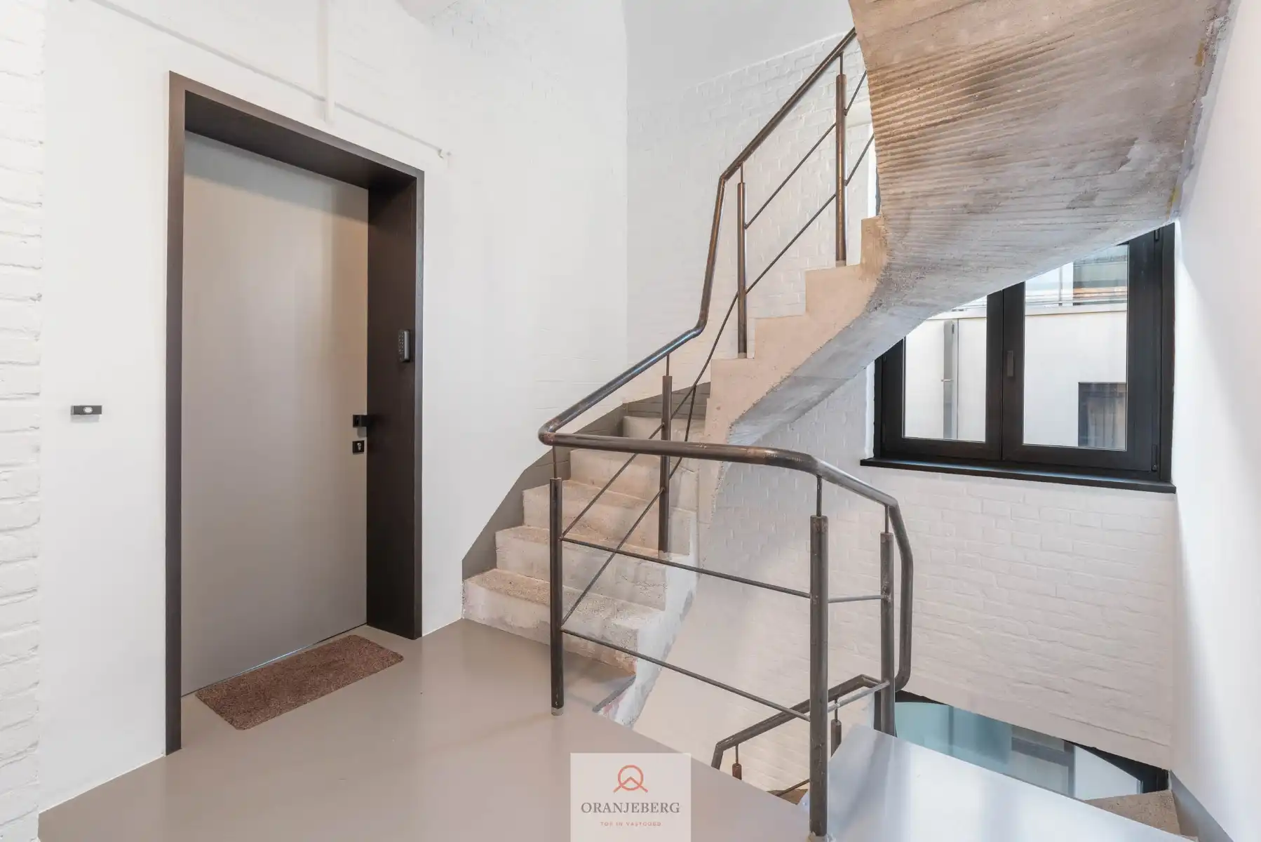 Uniek appartement in historisch gebouw foto 15