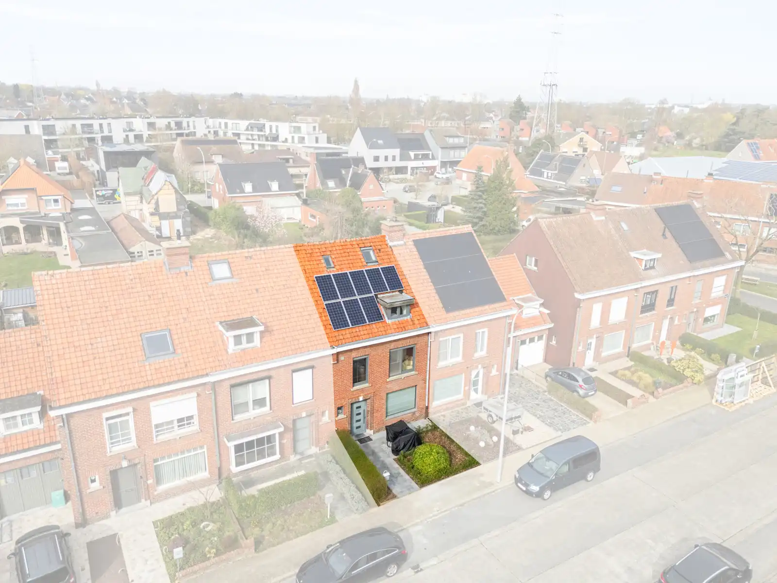 Gerenoveerde woning met 4 slaapkamers en 2 badkamers foto {{pictureIndex}}