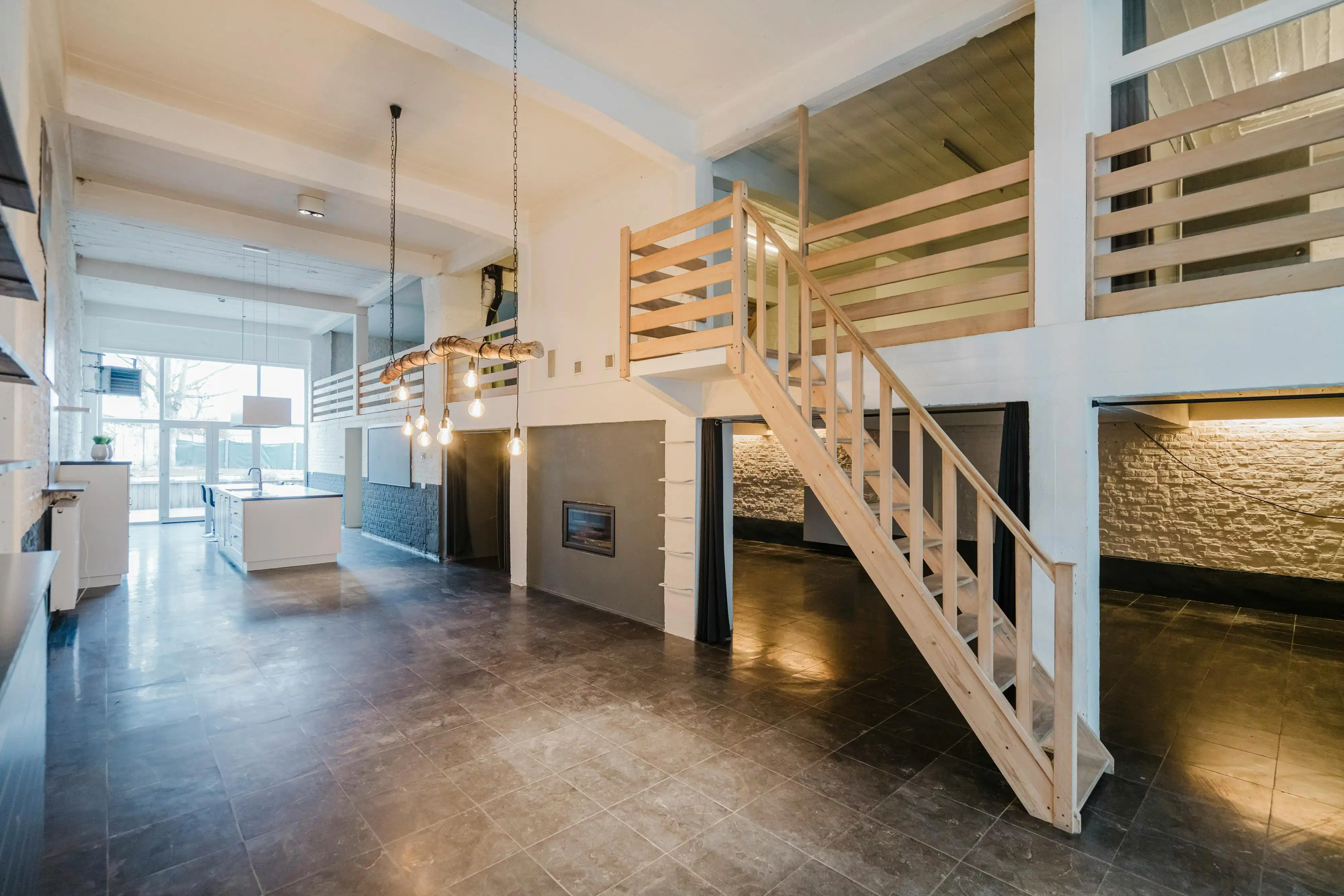 Unieke loft met 5 kamers te koop in centrum Desselgem foto 2