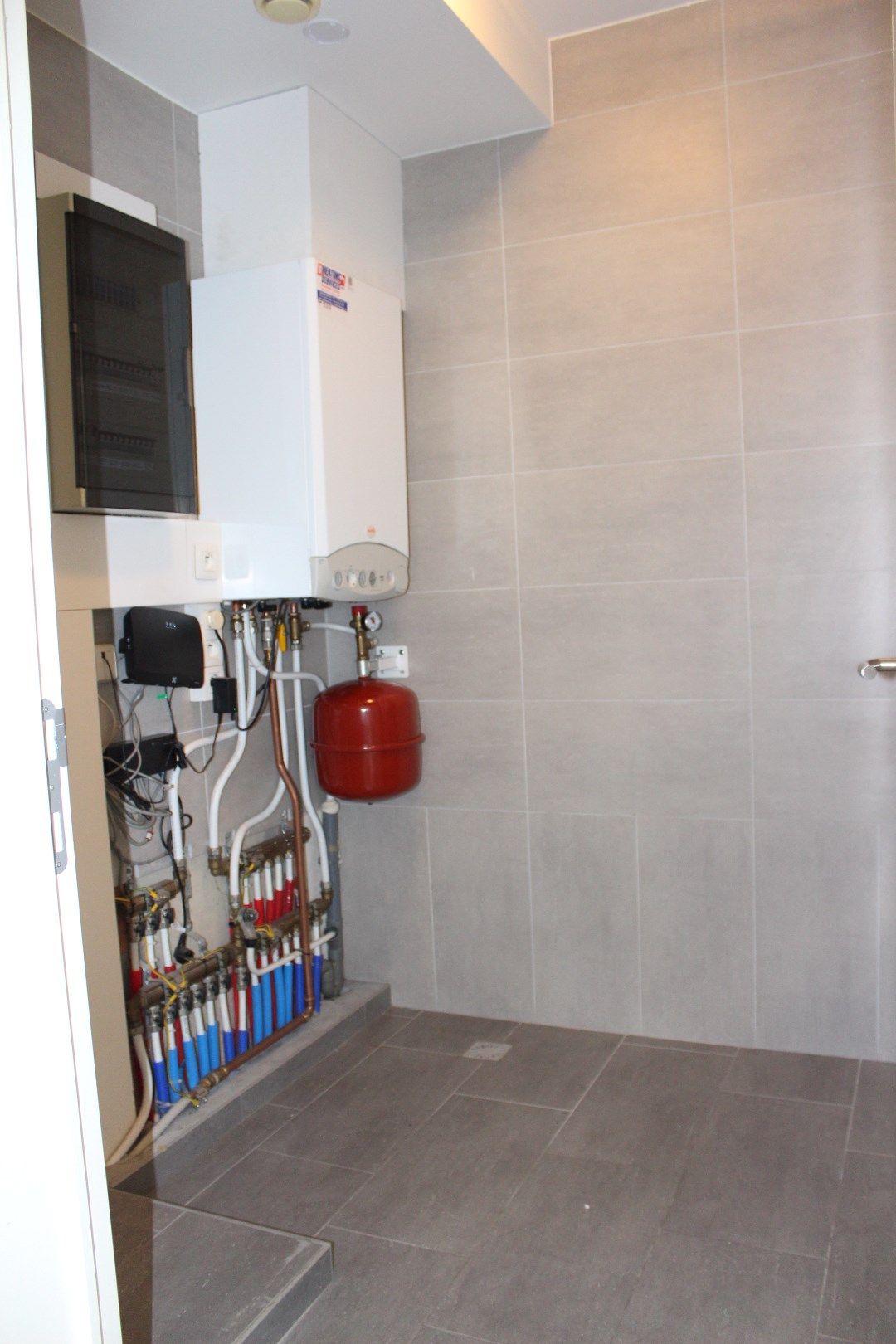 Ruim en gezellig gelijkvloers appartement nabij Lommel Centrum foto 13