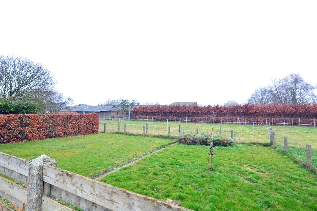 Op te frissen woning met 4 slpks op ruim perceel van 9 a 78 ca. foto 34