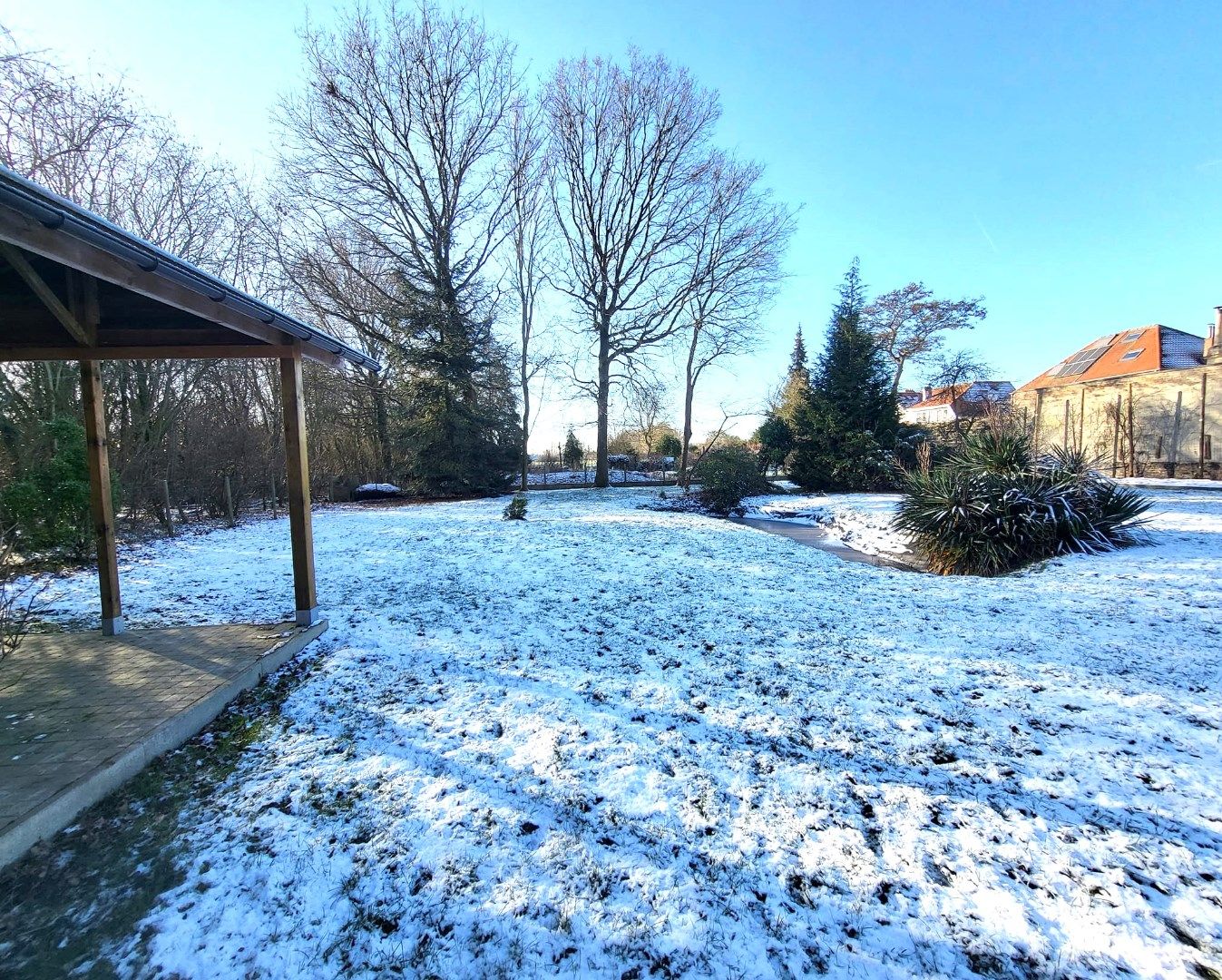 Never judge a book by it's cover... foto 17