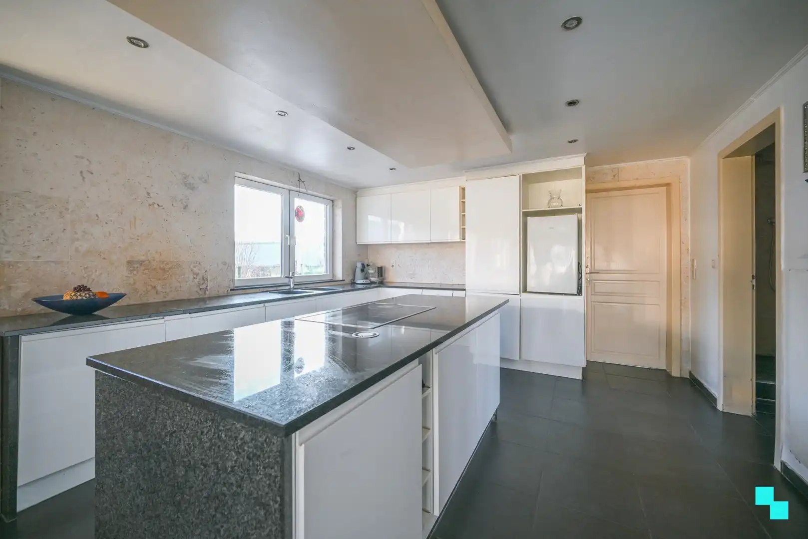 Vrijstaande woning op een afgelegen weg in Desselgem! foto 5