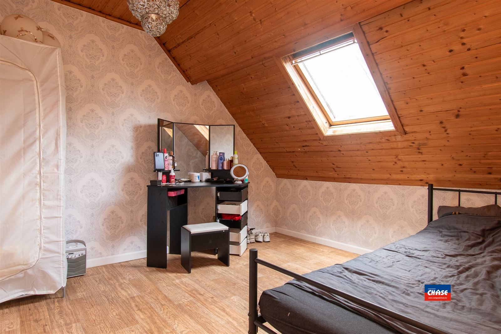 Gerenoveerde rijwoning met 4/5 slaapkamers en grote tuin foto 21