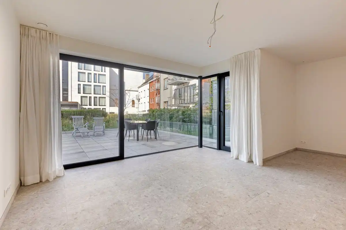  Recent één-slaapkamerappartement te koop in hartje Kortrijk foto 2