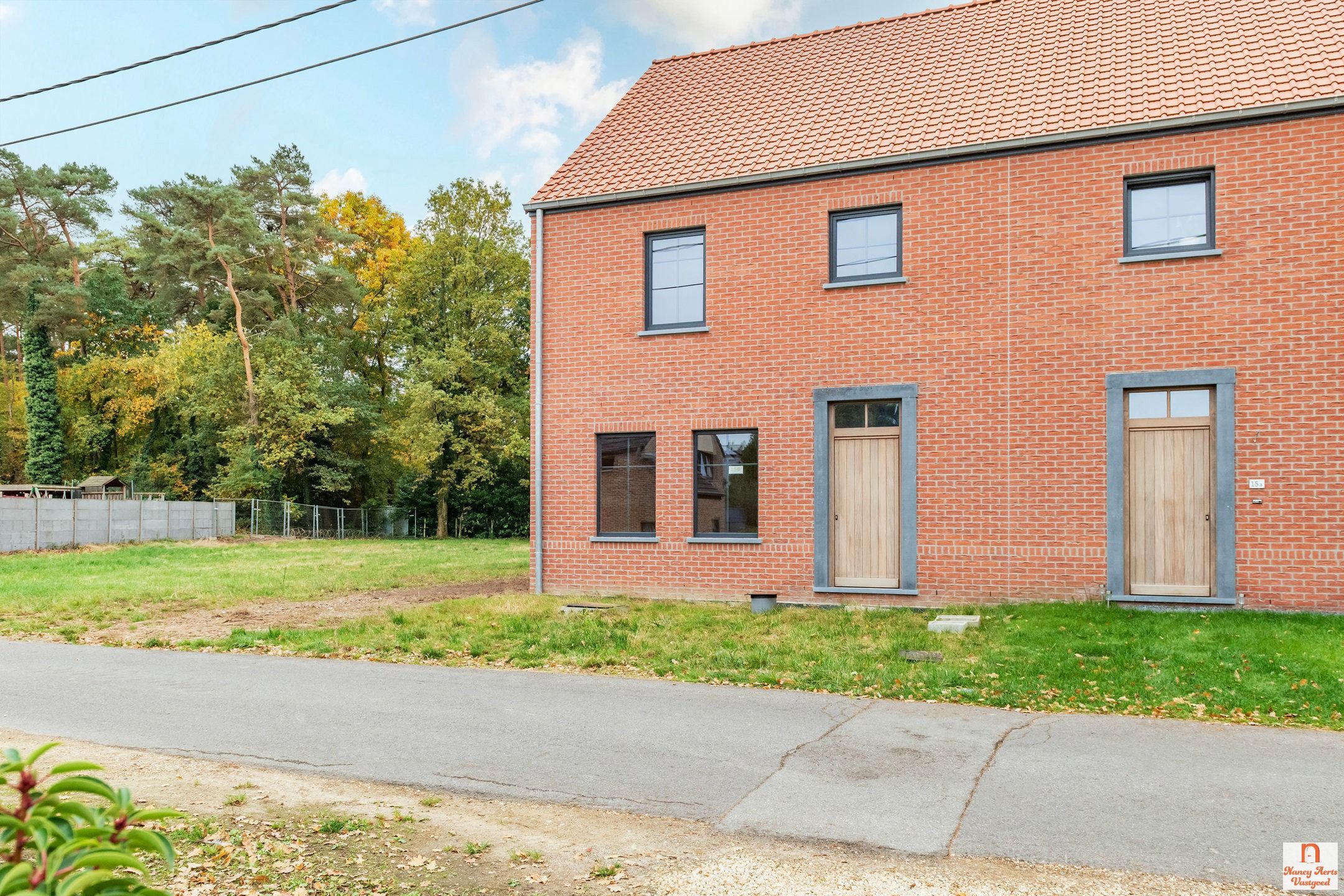 Halfopen BEN-woning in rustige straat met zuidgerichte tuin foto 4