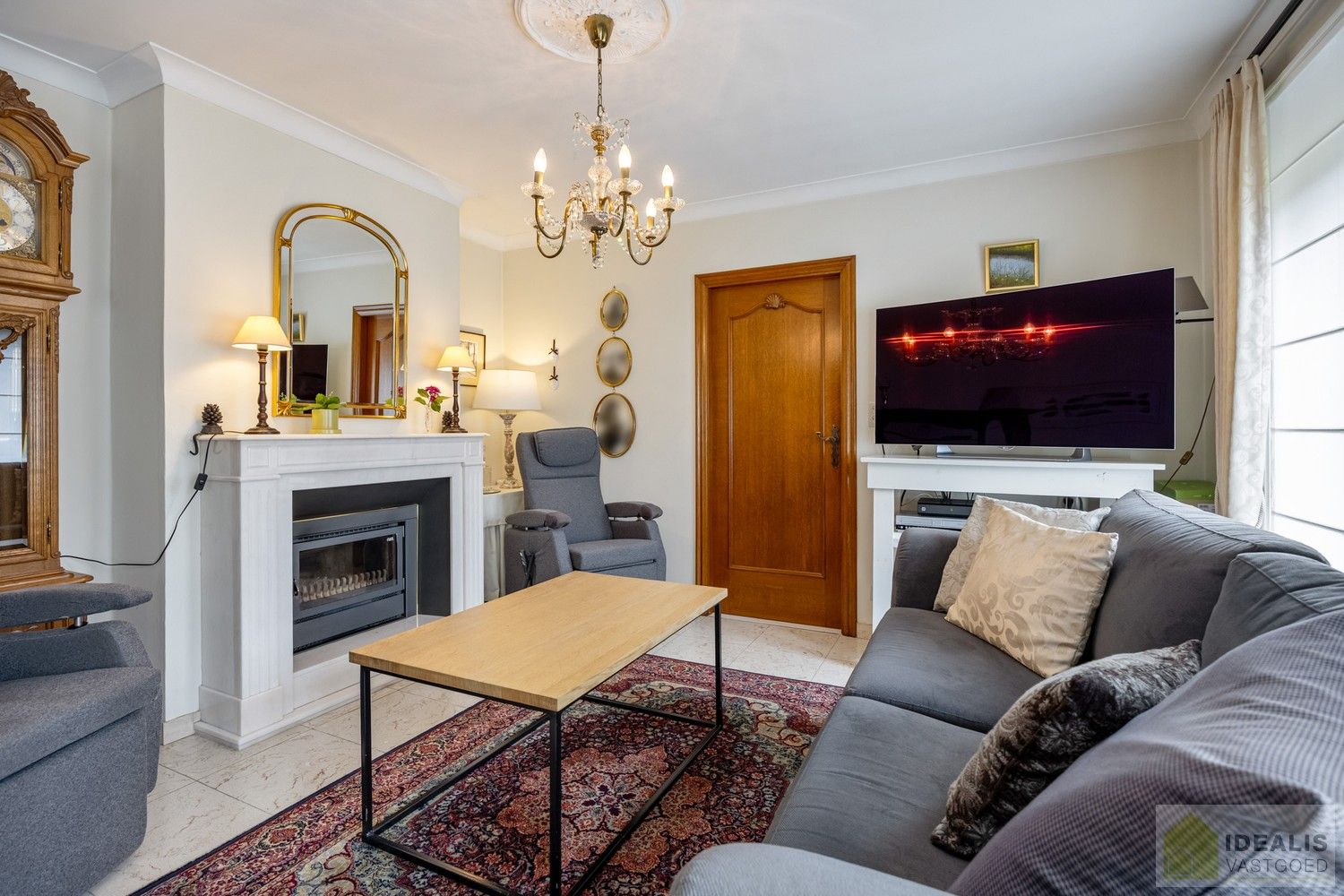 Aangename karakterwoning op fijne locatie te Pelt. Deze woning omvat maar liefst +-124m² netto bewoonbare oppervlakte op een perceel van 7a 36ca met een ruime woonkamer, 3 slaapkamers, badkamer, wasplaats en eventueel af te werken zolder vlakbij de dorpskern van Pelt! Uiterst geschikt voor kandidaten op zoek naar een betaalbare doch instapklare woning. foto 9