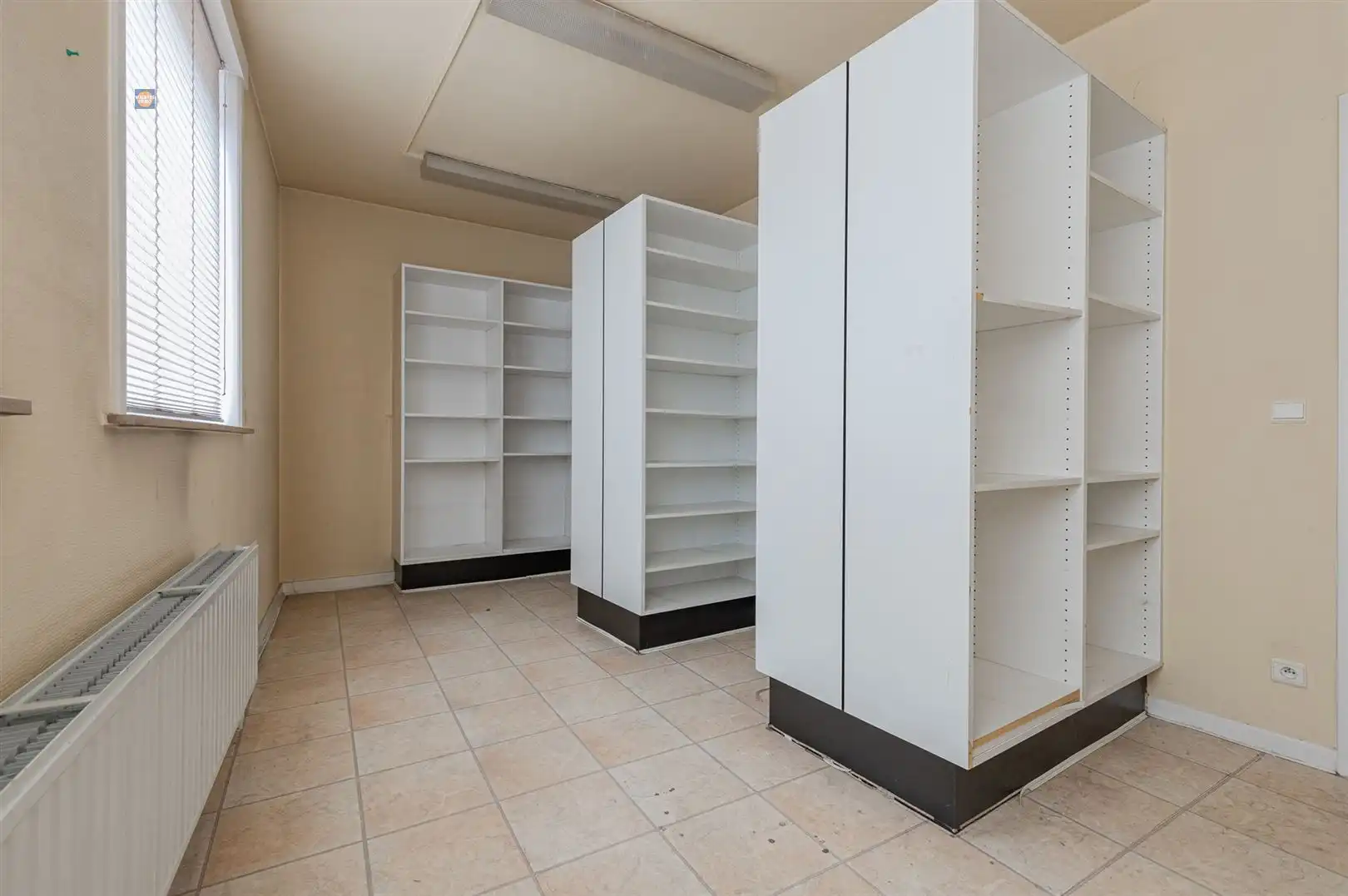 Handelsruimte met appartement foto 13