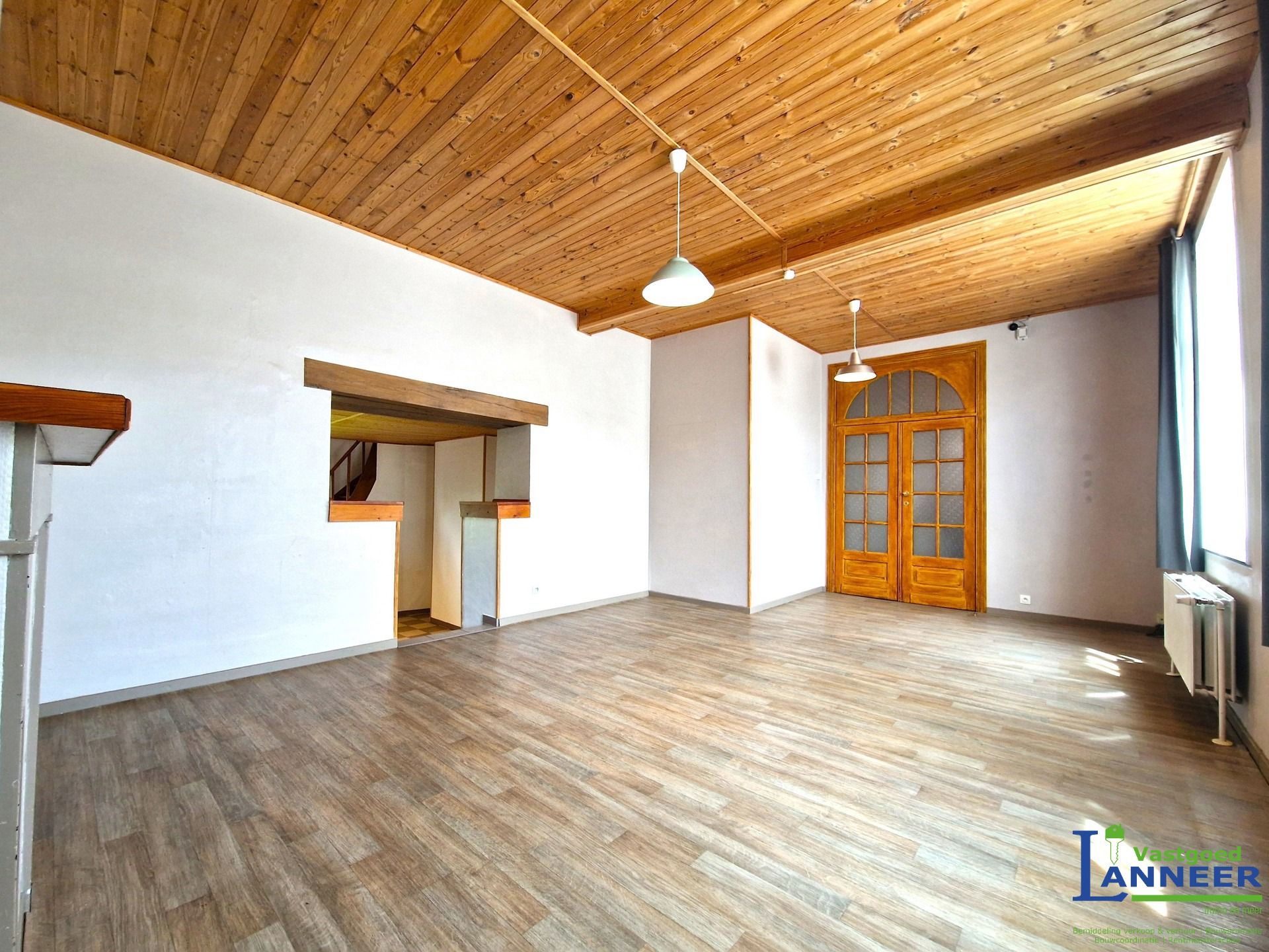 Ruime woning met 3 slaapkamers en tuin nabij centrum Beersel foto {{pictureIndex}}
