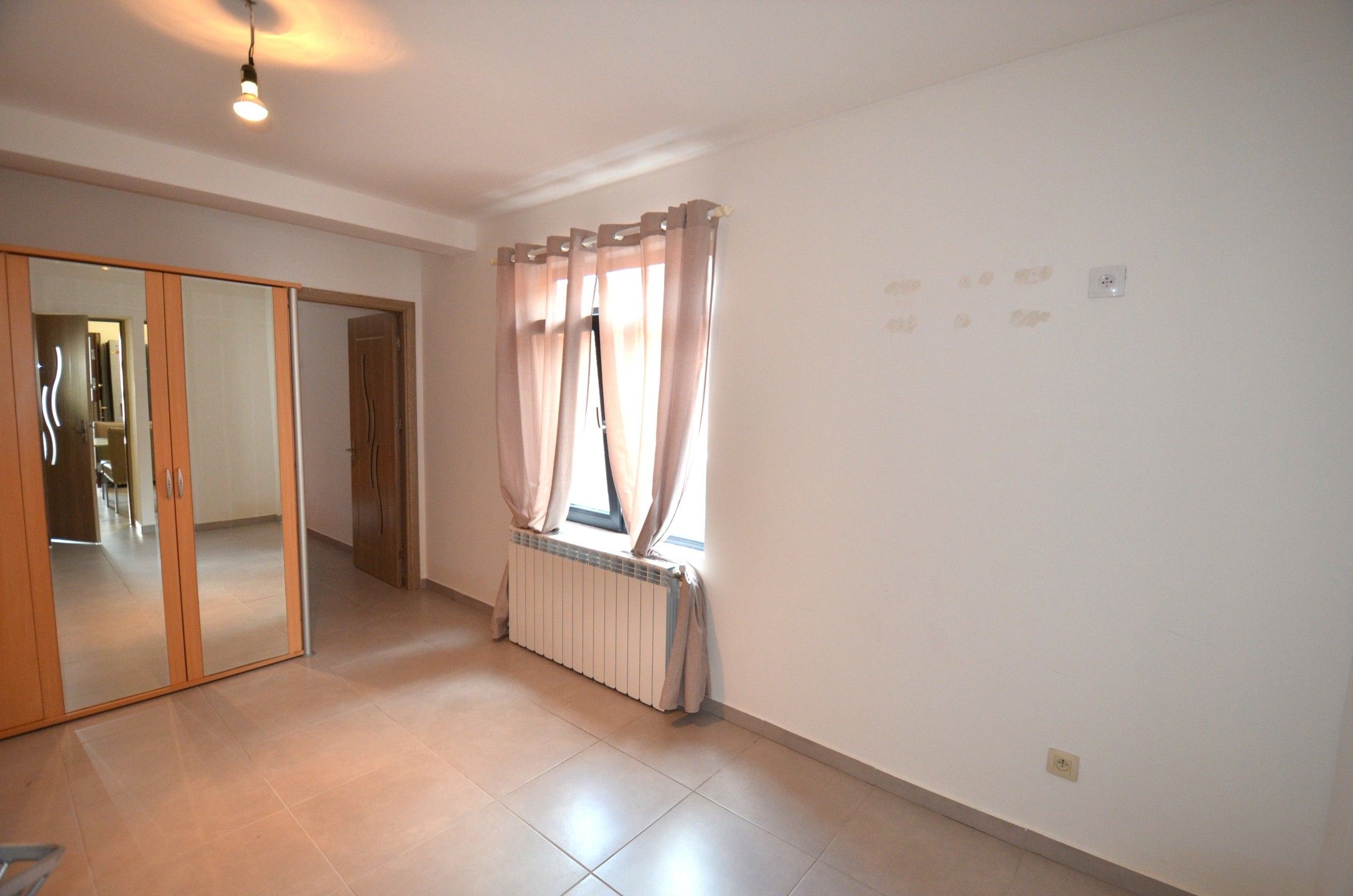 Zeer ruime woning met potentieel foto 8