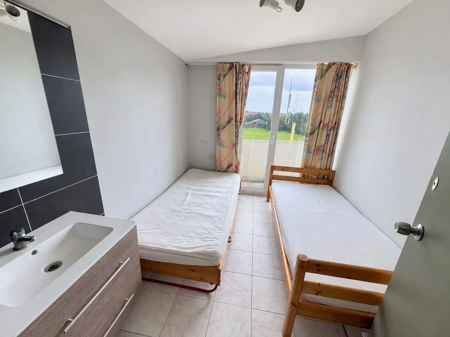 Te renoveren appartement met terras in Park Atlantis – De Haan. foto 7