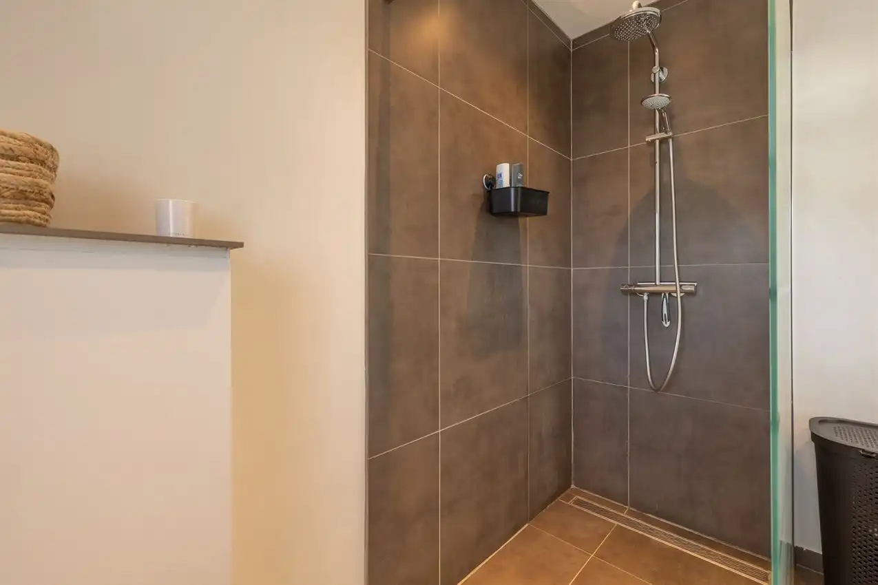 Appartement met twee slaapkamers, terras en autostaanplaats te midden van centrum foto 14