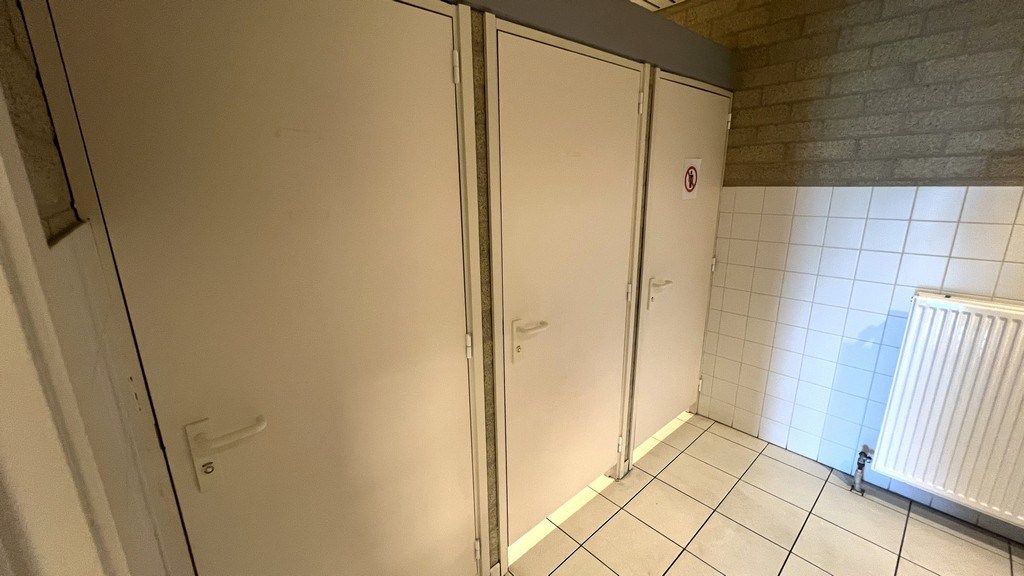 Magazijn met kantoren te huur in haven van Gent foto 10