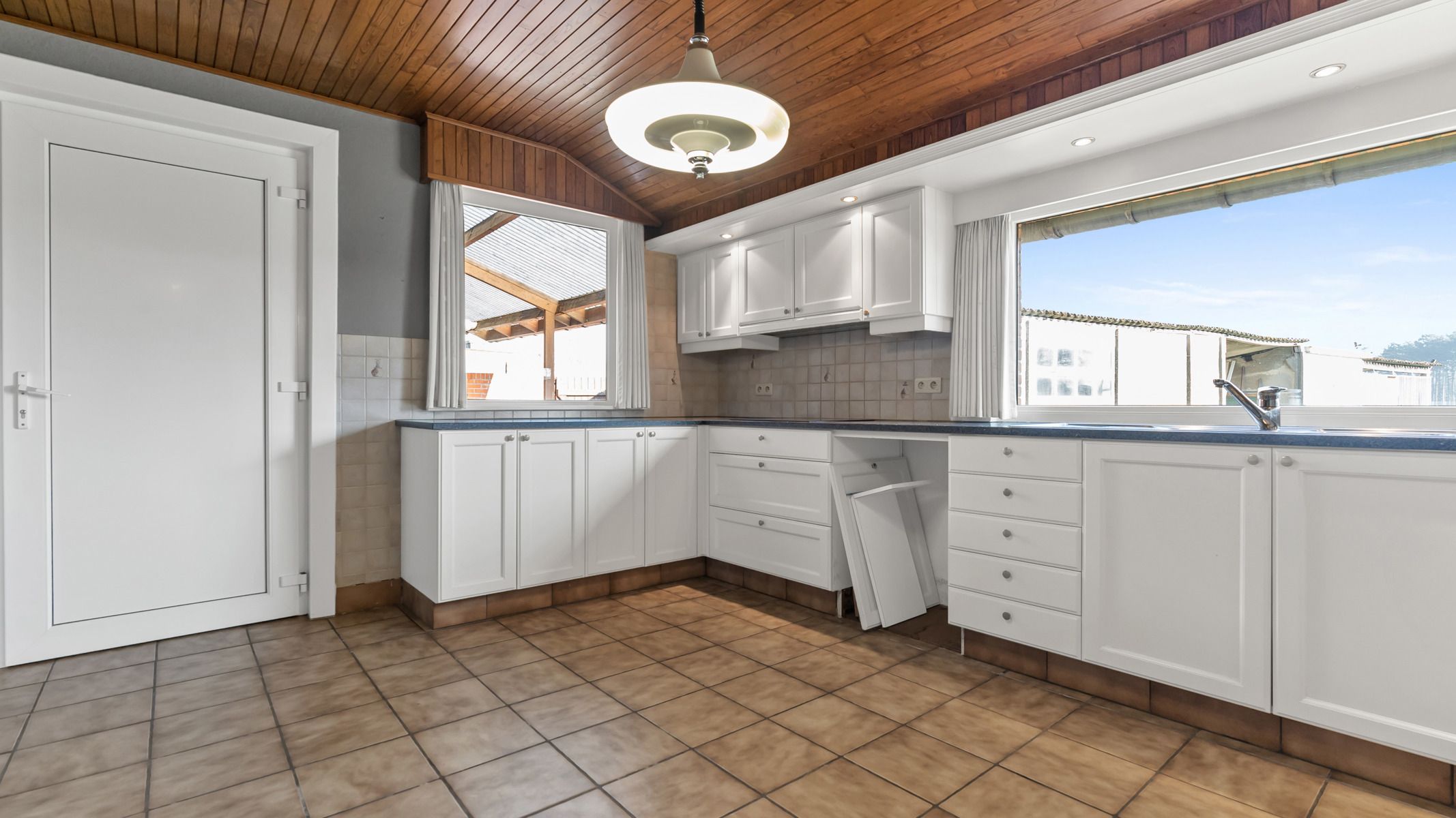 Te renoveren woning met vrij zicht over weilanden foto 9