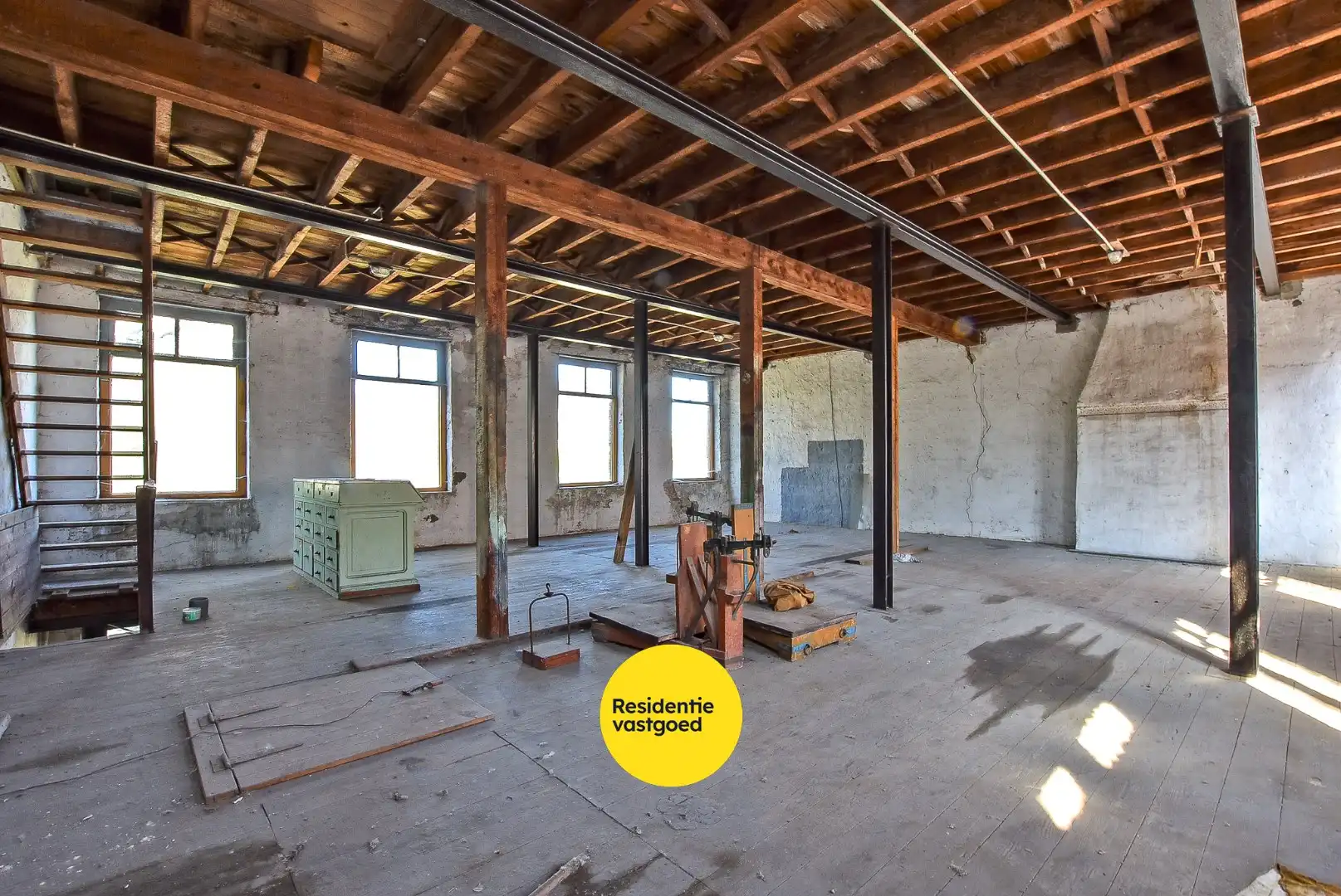 Ruime opslagplaats in centrum Diksmuide! foto {{pictureIndex}}