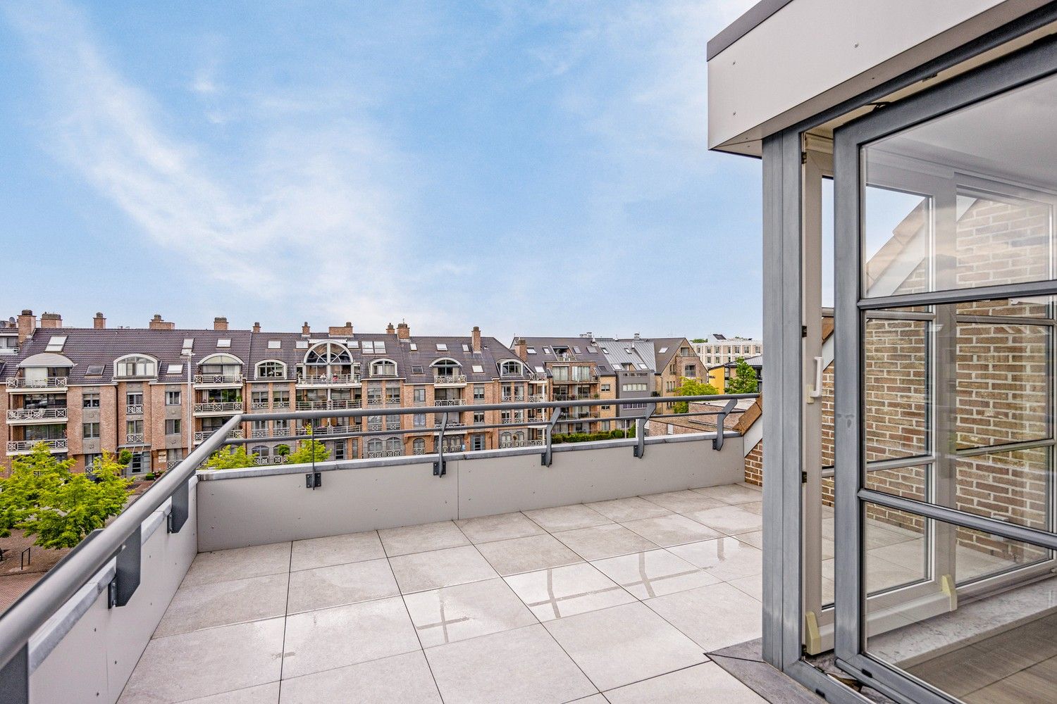 Ruim, instapklaar appartement met 2 slaapkamers op TOPlocatie in centrum Lanaken foto 3