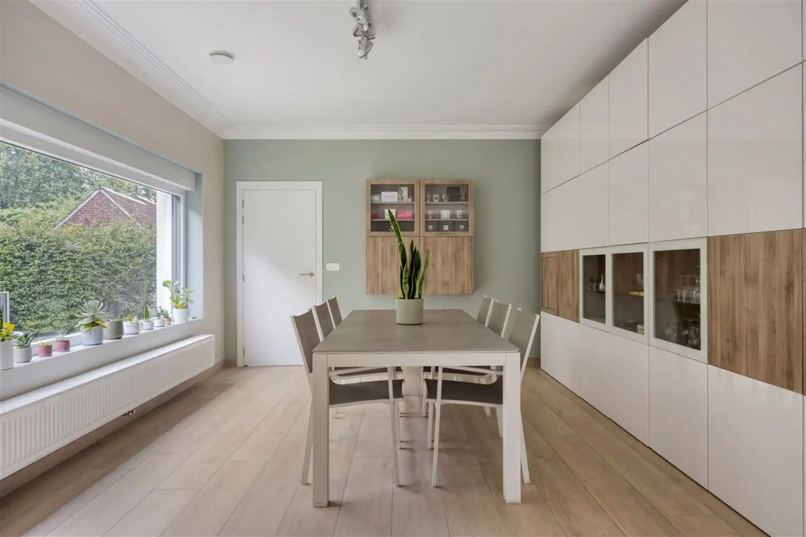 Gerenoveerde, energiezuinige villa met 6 slaapkamers. foto 8