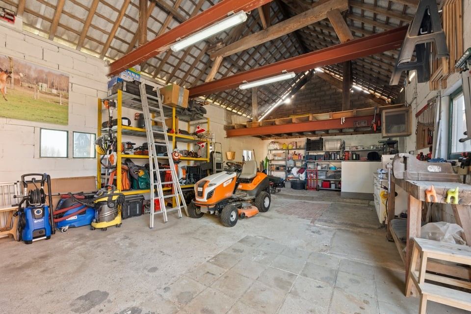 KARAKTERVOLLE WONING MET GROTE GARAGE OP EEN PRACHTIG PERCEEL VAN 13A50CA IN ALKEN foto 3