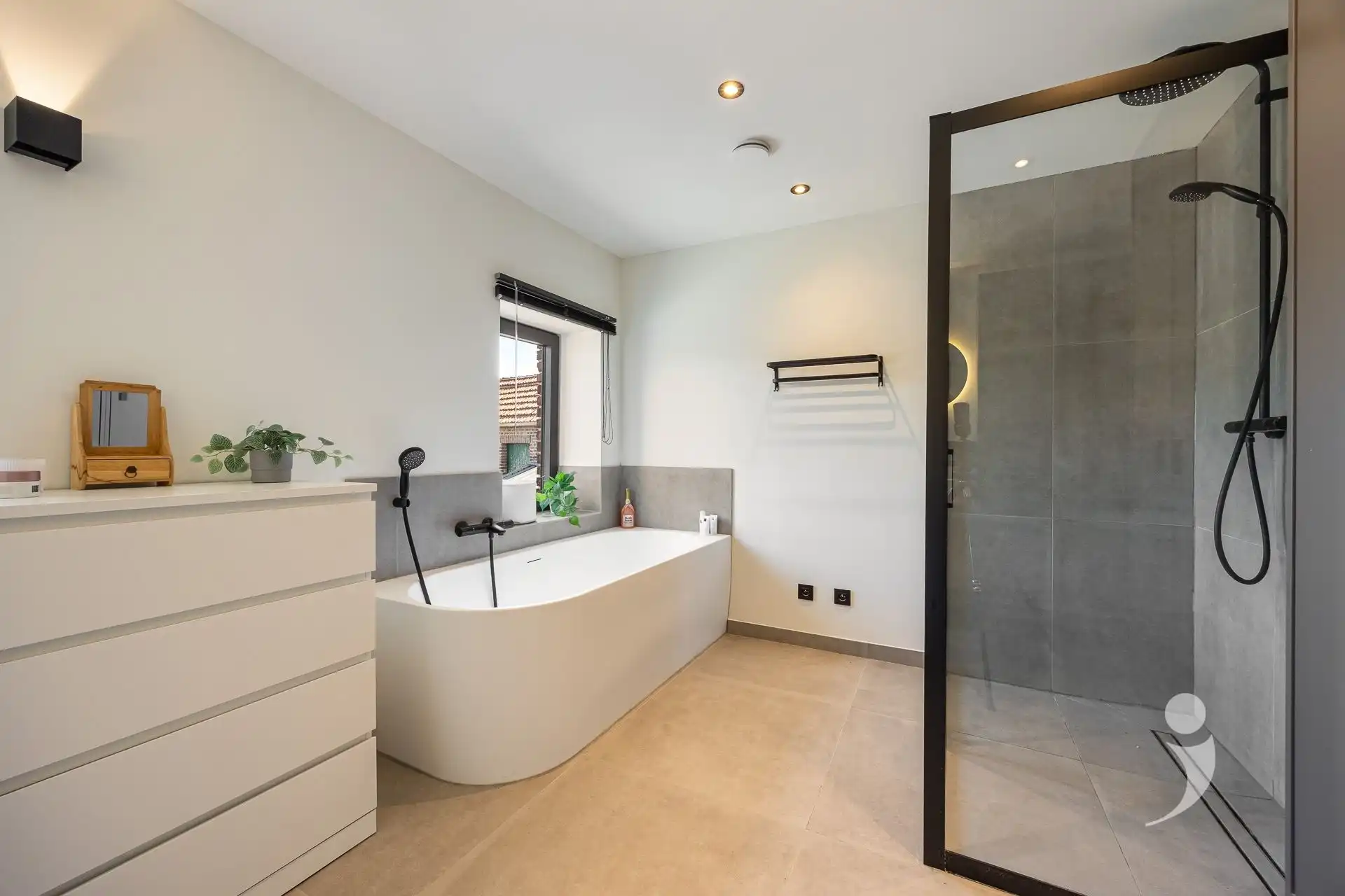 Volledig gerenoveerde hoeve met loods én verkavelingsmogelijkheid foto 16