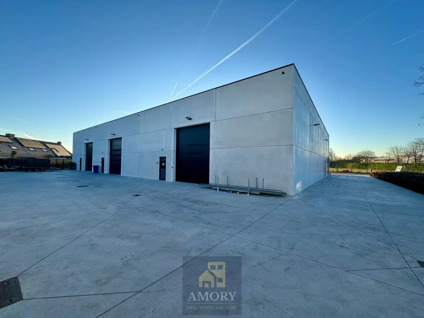 Recente KMO unit met grote etalageramen en 5 parkeerplaatsen! foto 6