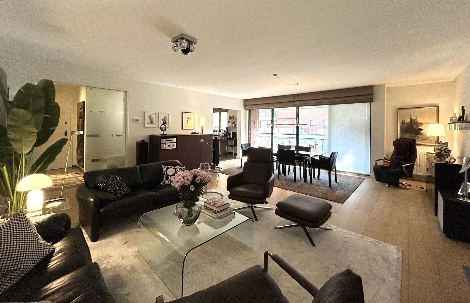 Luxueus afgewerkt appartement met terras en autostaanplaats nabij Sluispark foto 7