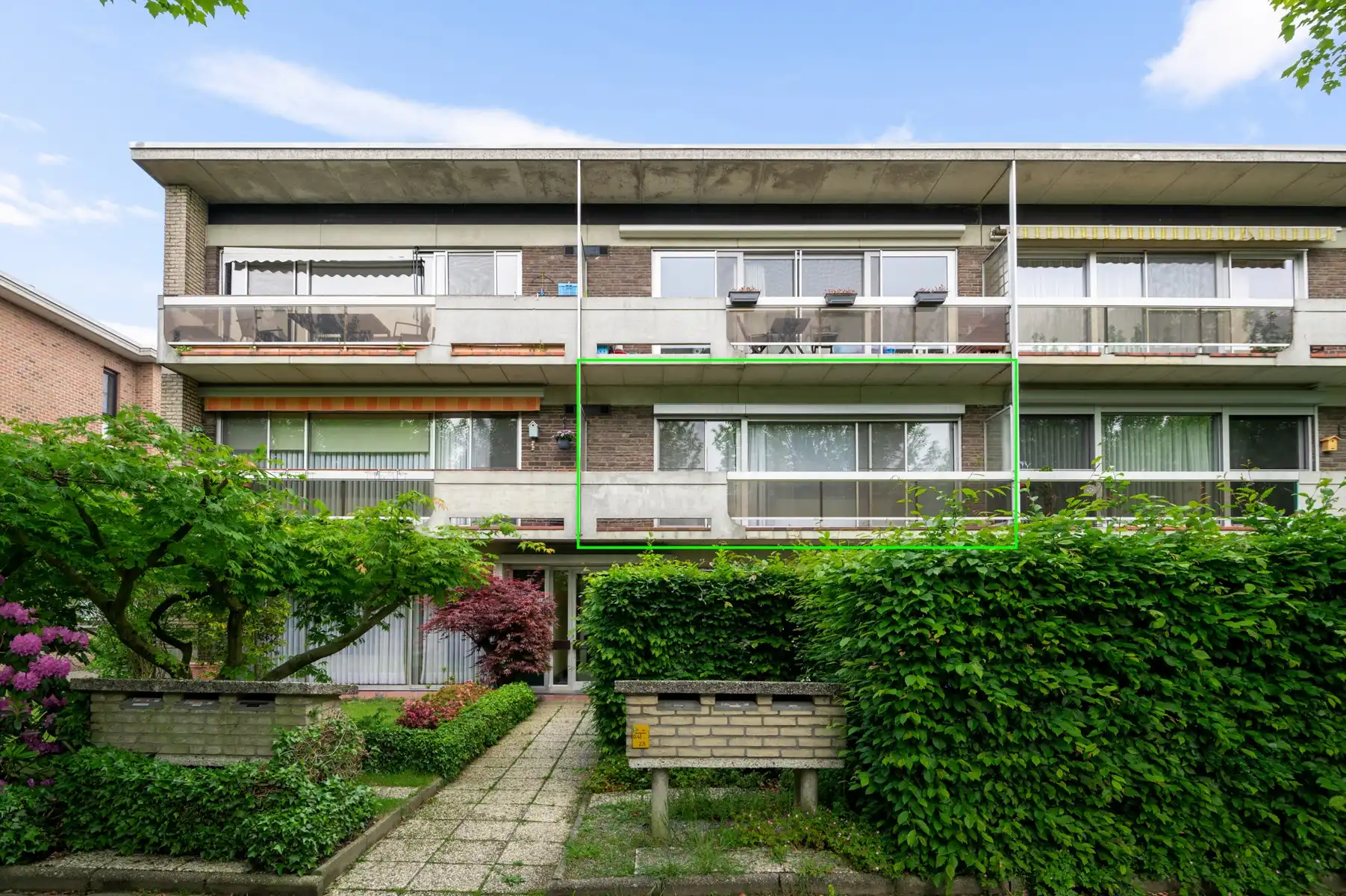 Te renoveren appartement met garage op uitstekende ligging foto 18
