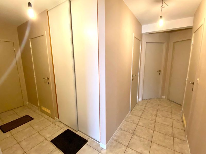 Centraal gelegen appartement met 2 kamers, kelder en garage foto 2