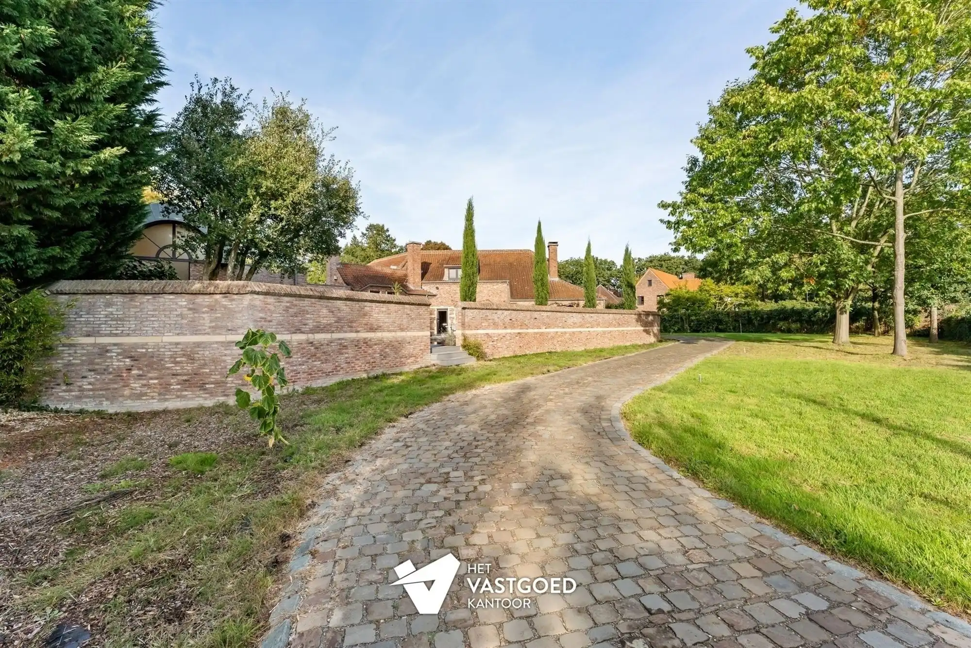 PRACHTIGE AUTHENTIEKE VILLA (585M²) MET BINNENZWEMBAD EN ZWEMVIJVER OP EEN PERCEEL VAN 48A75 TE KERMT foto 38