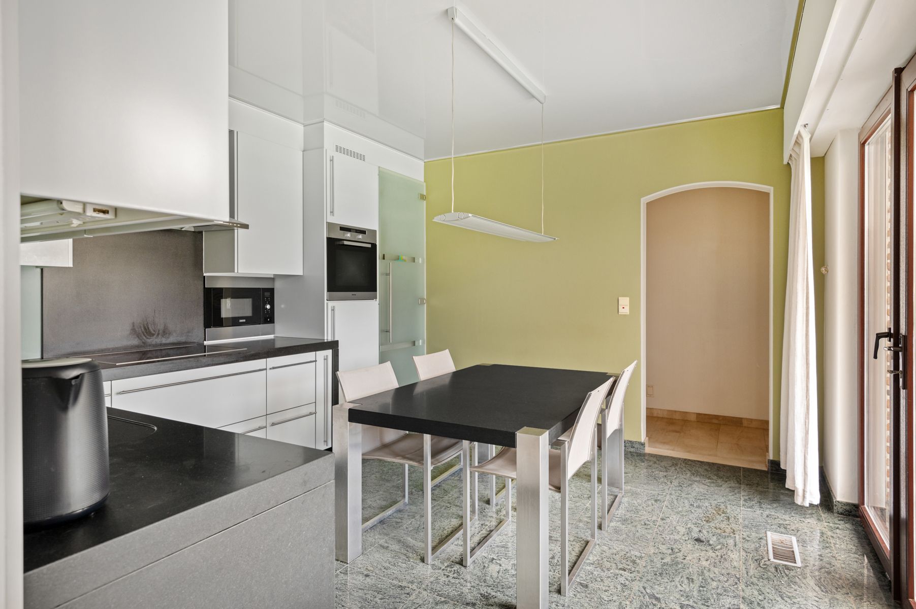 Vrijstaande, instapklare woning met verwarmd zwembad foto 6