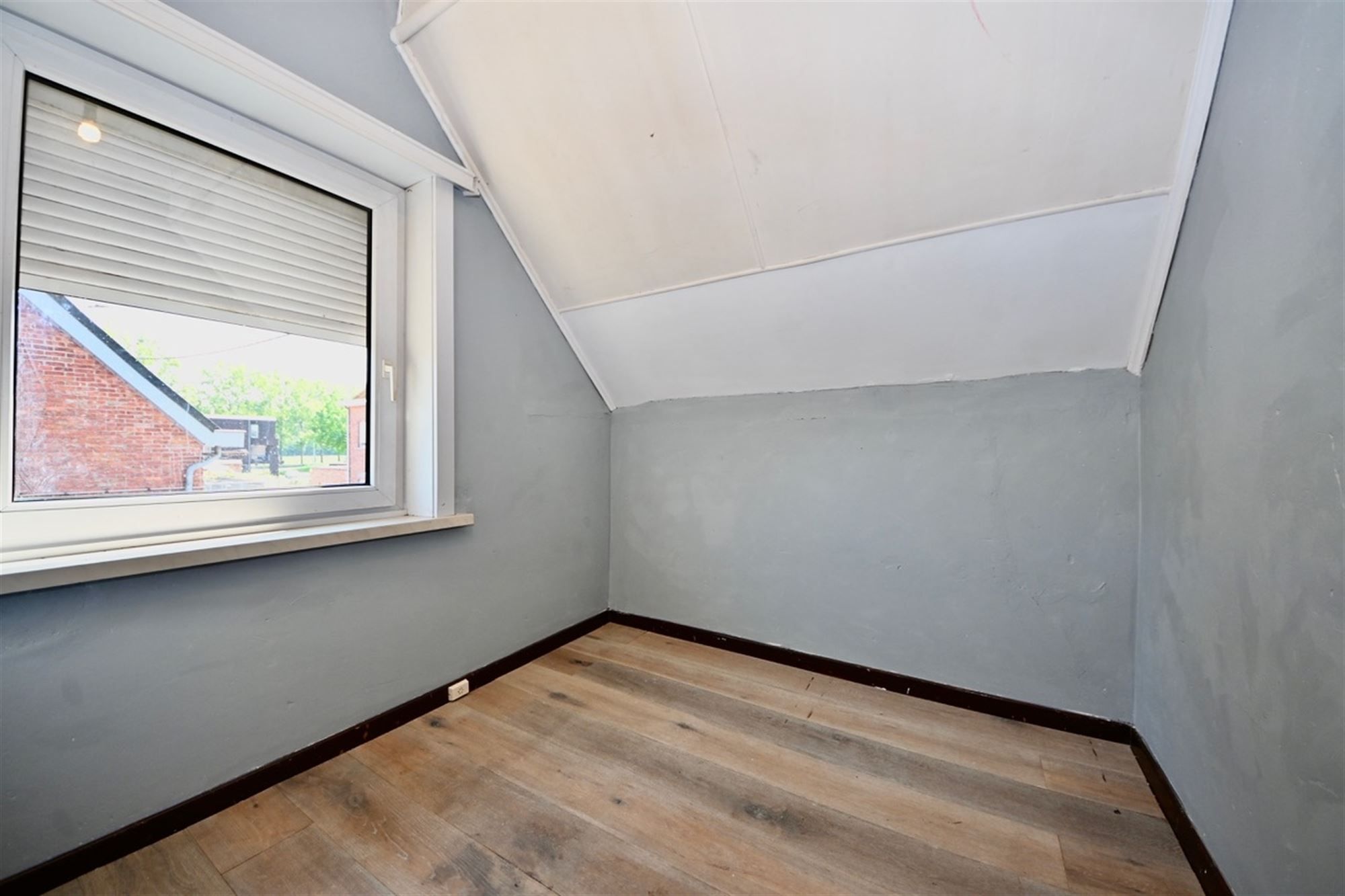 Te renoveren woning met 3 slaapkamers, garage en tuin.  foto 14