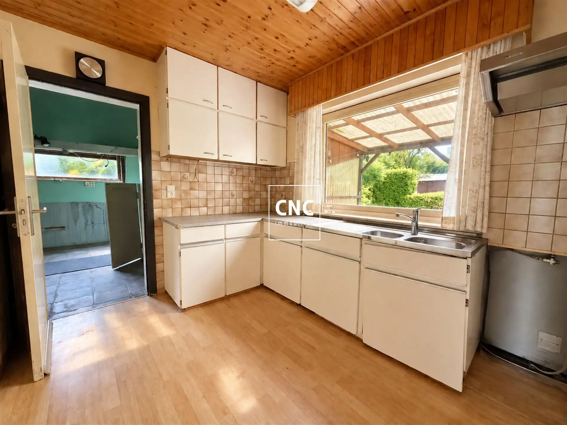 Woning met 3 slaapkamers, garage en ruime buitenruimte foto 4