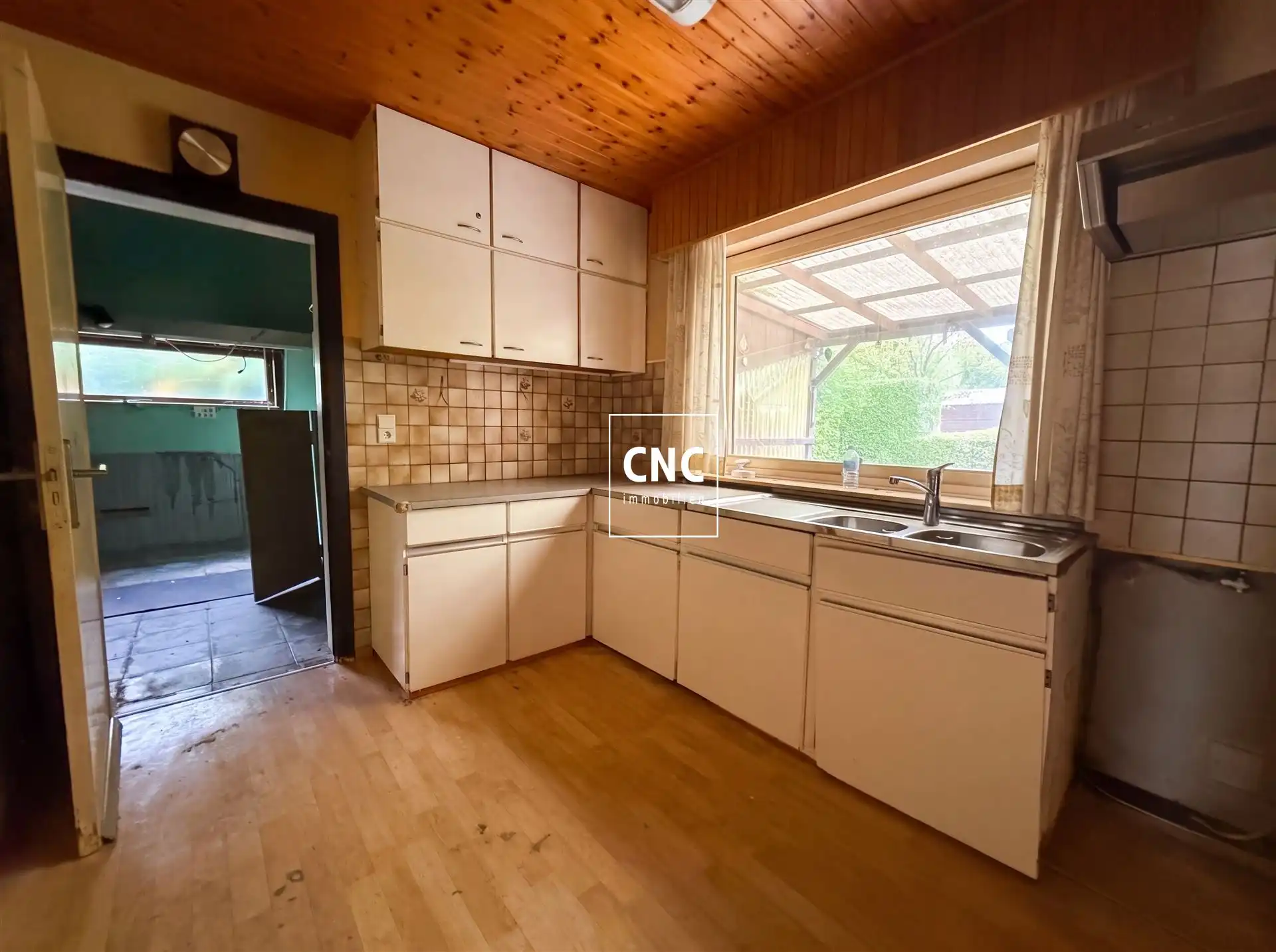 Woning met 3 slaapkamers, garage en ruime buitenruimte foto 4