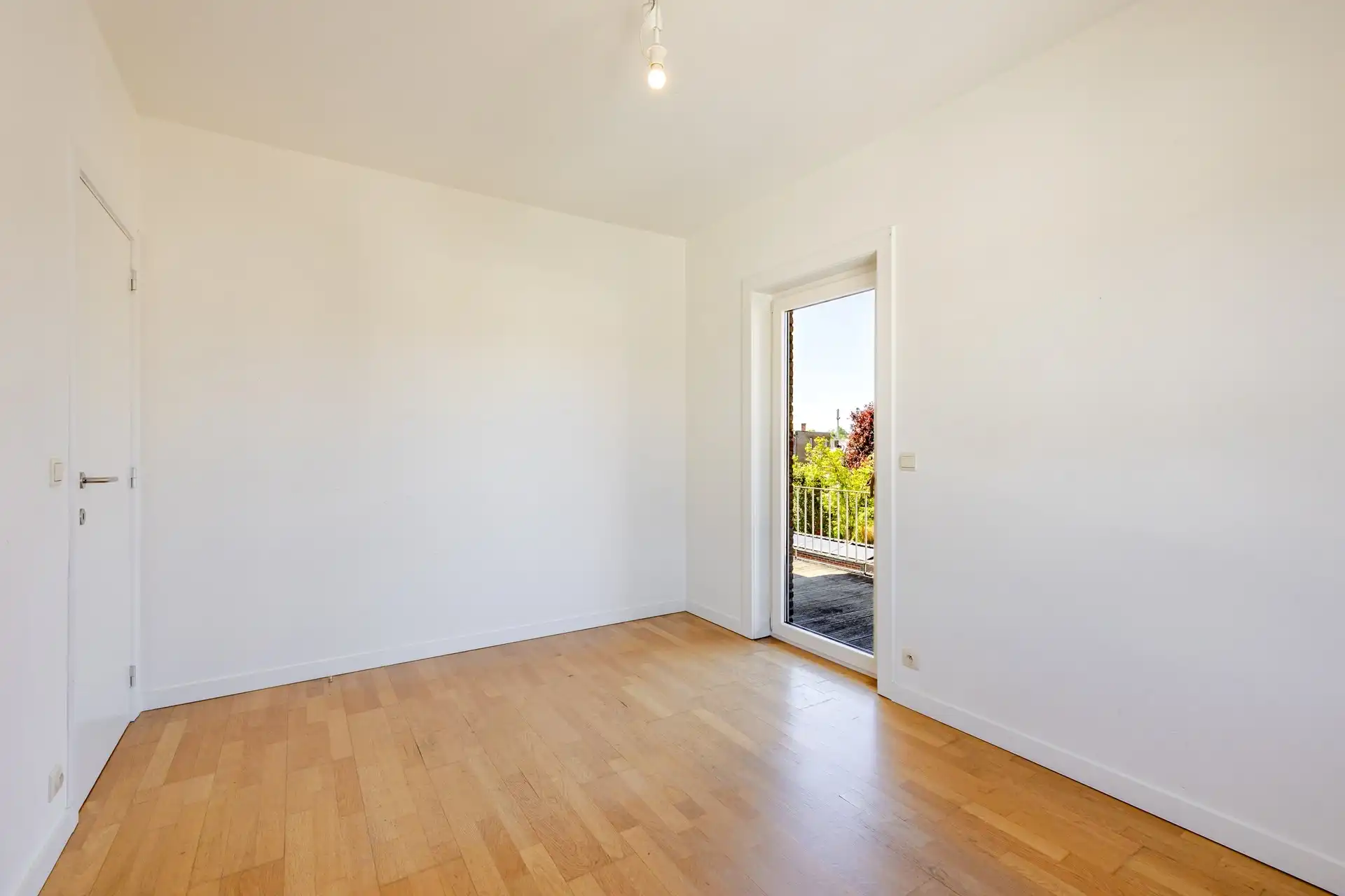 Instapklaar appartement met 2 slaapkamers op prachtige locatie! foto 12
