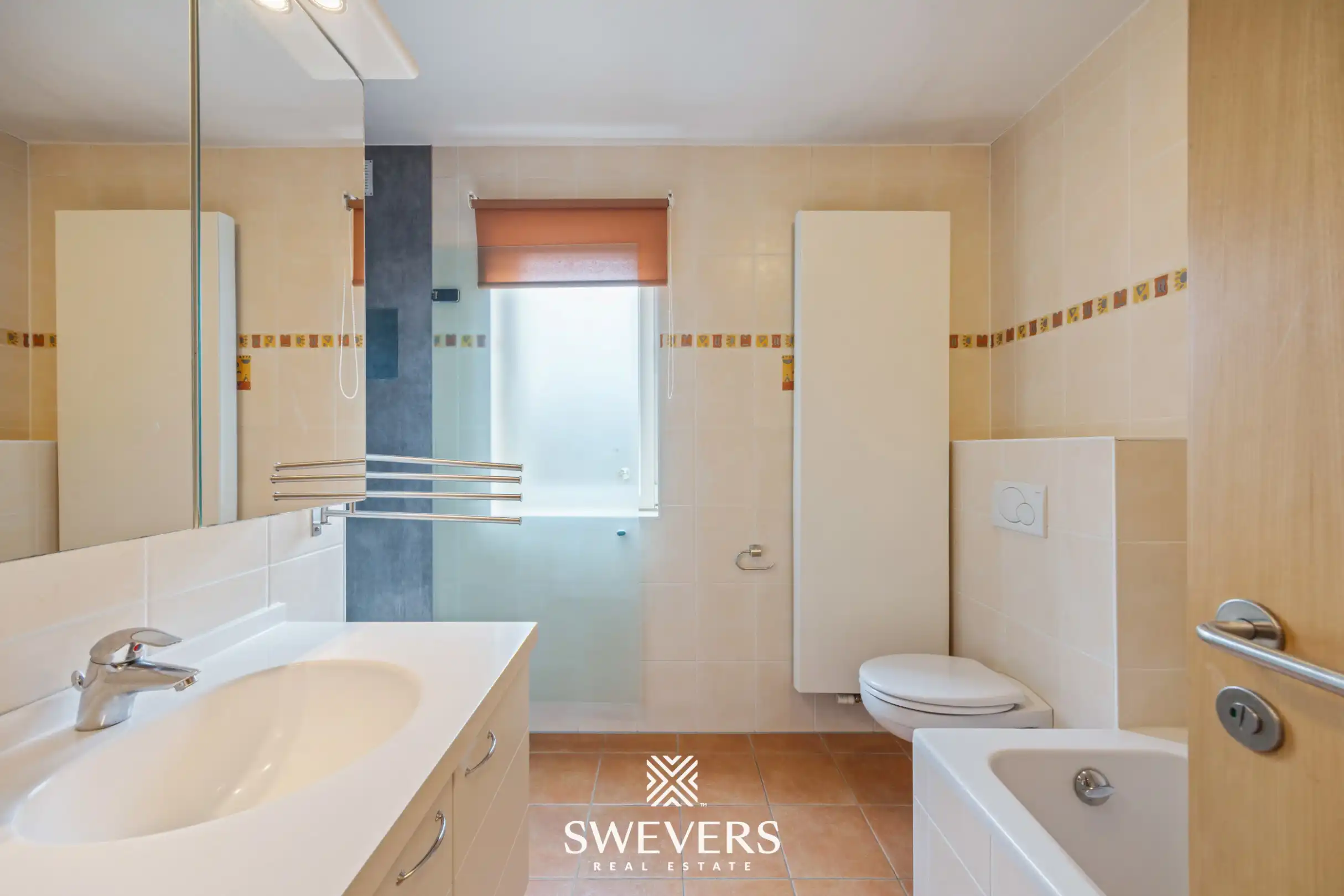 Uitstekend gelegen gelijkvloers appartement met 2 slaapkamers en private tuin foto 15