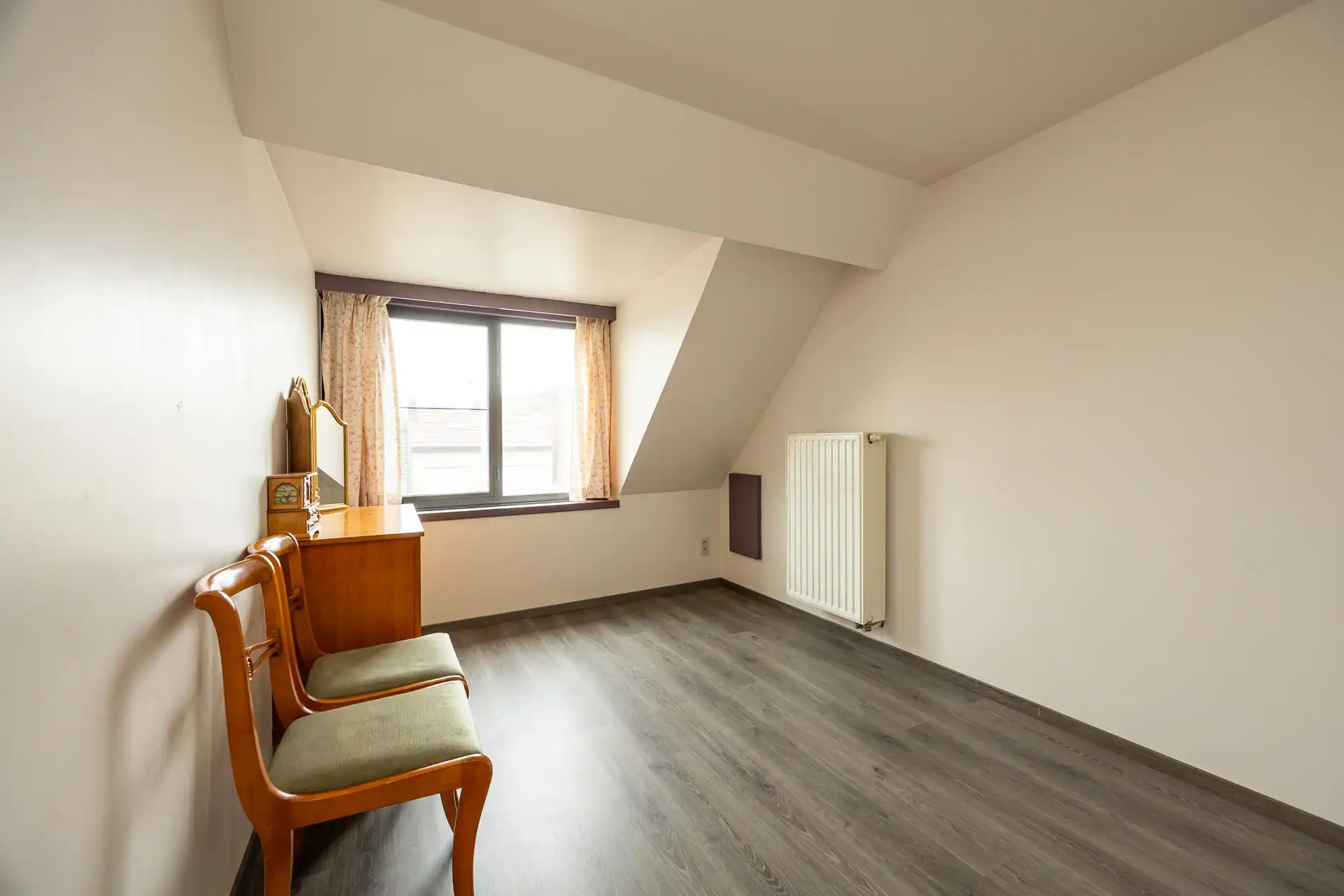 Zeer ruime woning met oprit, garage, terras en grote tuin! foto 16