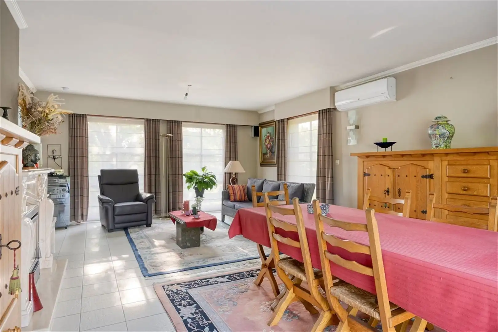 Rustig gelegen, goed onderhouden villa met 4 slaapkamers op 761 m². foto 6