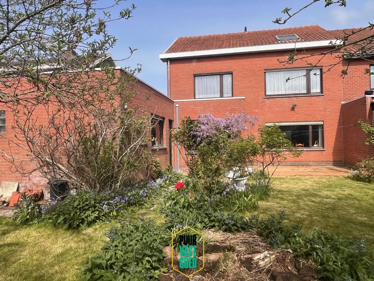 Bijzonder ruim halfopen huis op 5 are grond met toffe zonnige tuin + garage  foto 5