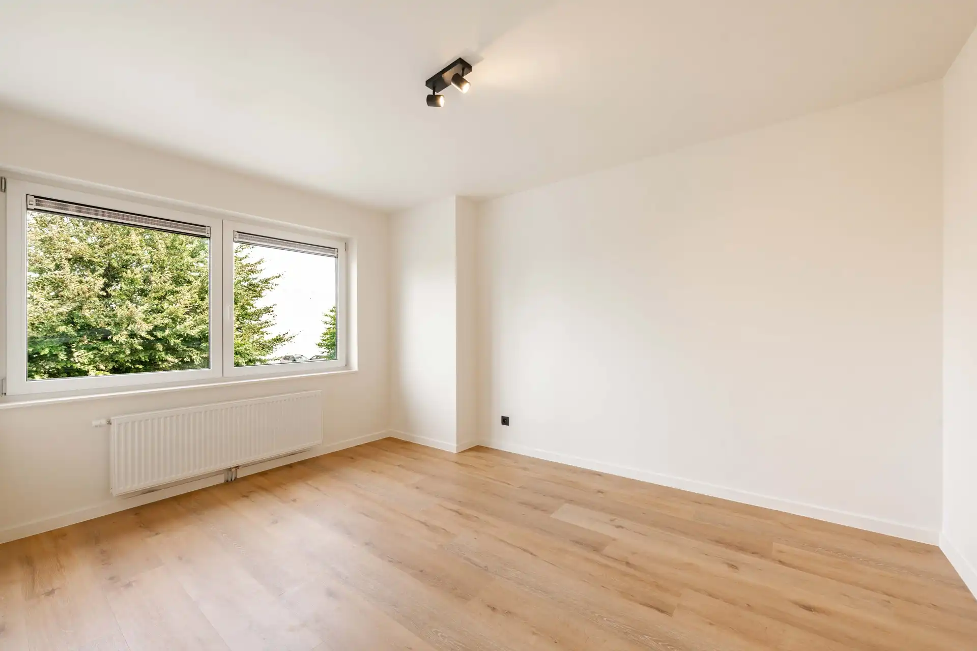 Prachtige tot in de puntjes gerenoveerde halfopen bebouwing met 3 slaapkamers, aparte garage en zuidgerichte tuin te koop in het hartje van Sint-Baafs-Vijve foto 18