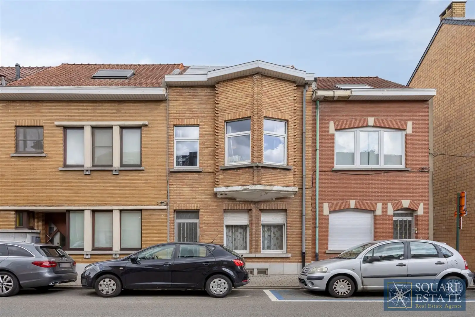 Appartementsgebouw foto {{pictureIndex}}