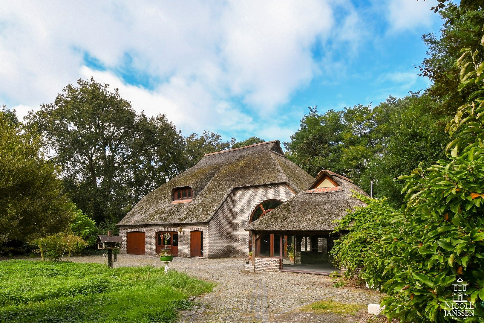 Bijzonder pand in bosrijke omgeving foto 36