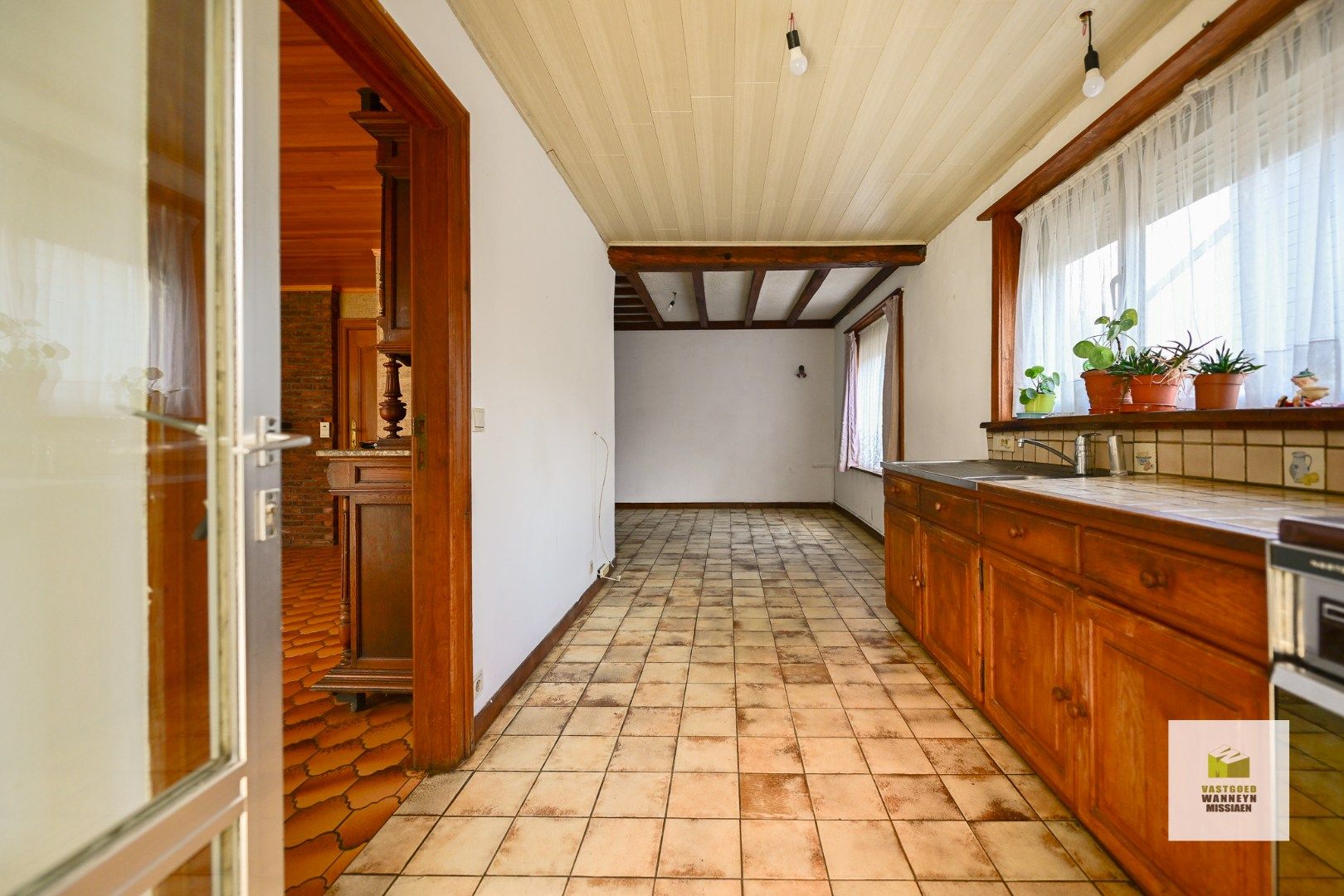 Te renoveren woning met 3 slaapkamers en zongerichte tuin op centrale ligging te Tielt foto 10