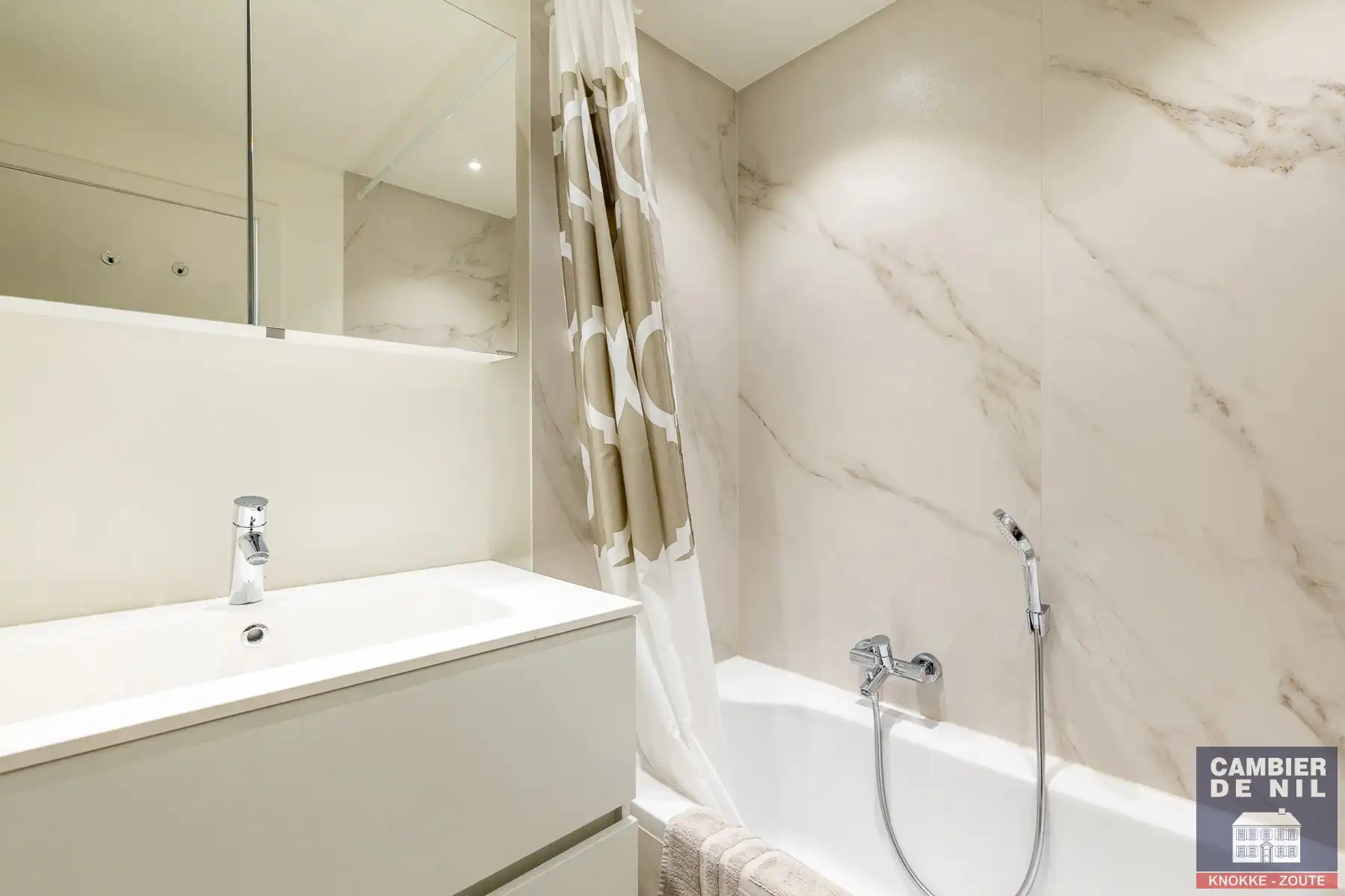 Gerenoveerd en gemeubeld appartement op toplocatie - Open zicht foto 10