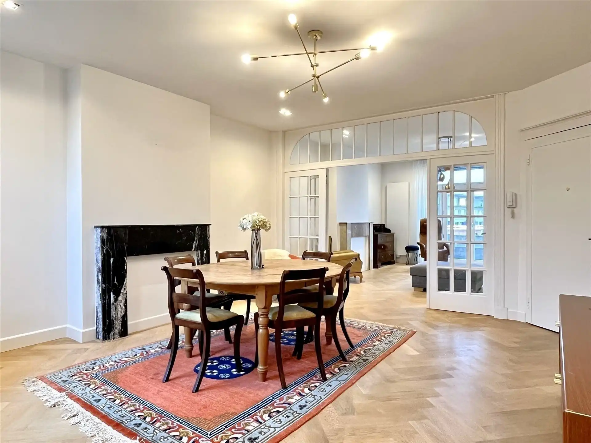 Uniek gemeubeld appartement met 3 slaapkamers! foto 8