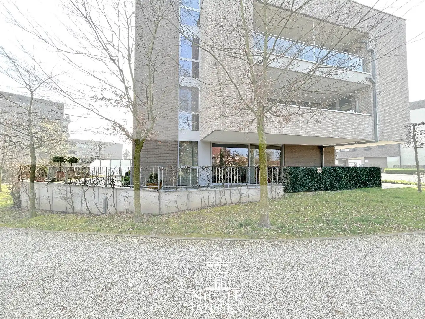 Gelijkvloers appartement met twee slaapkamers en twee badkamers  foto 21