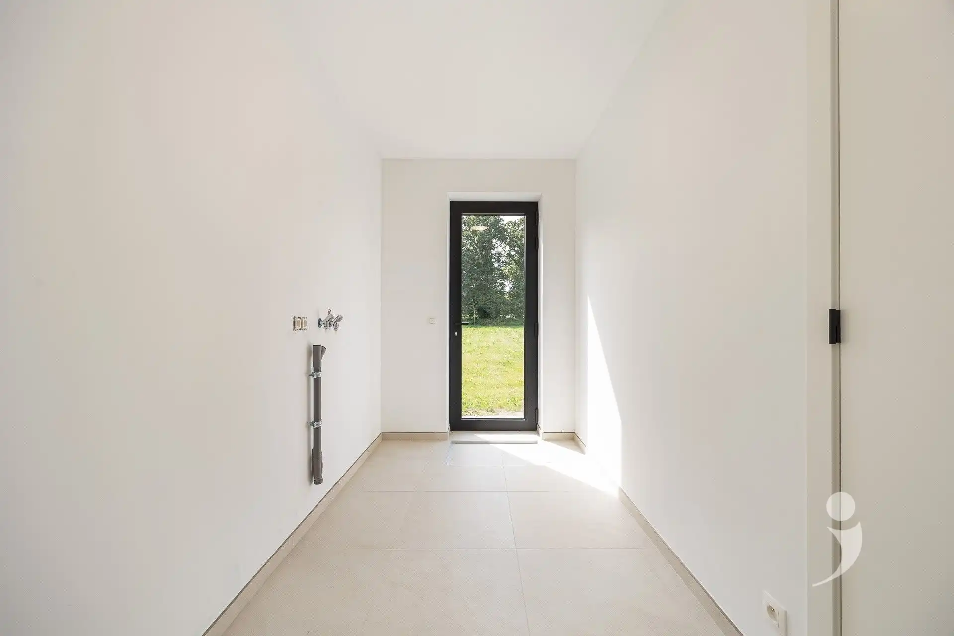 Ruime nieuwbouwwoning met prachtige tuin! foto 14