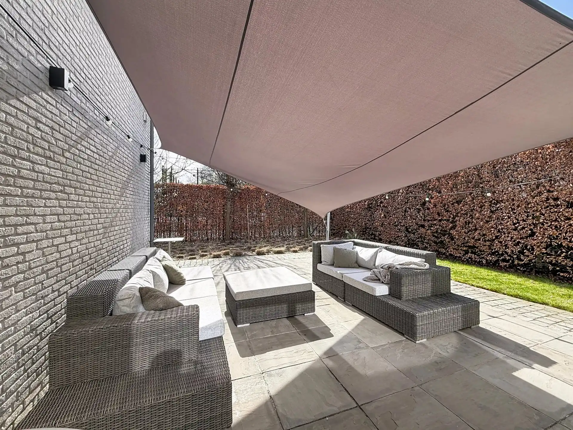 Prachtige luxueus ingerichte woning met 4 slaapkamers en 2 badkamers op een mooi perceel met bijgebouw. foto 39