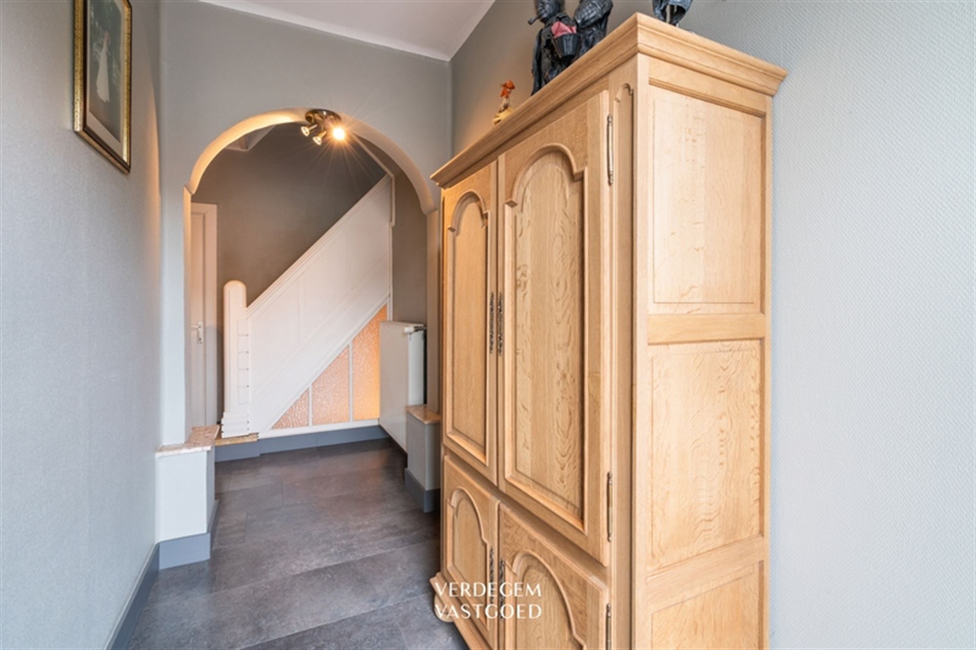 Karaktervolle woning met 3 slaapkamers en loods van 108m² foto 2